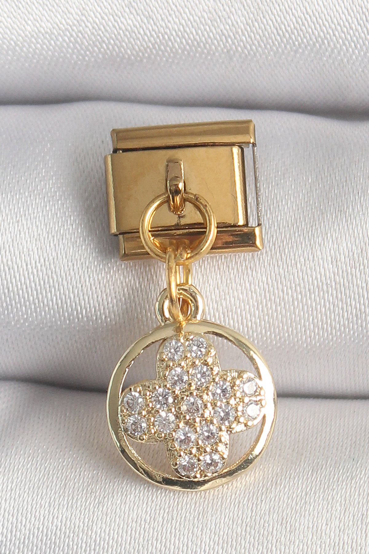 NEZADE STORE 316L Çelik Gold Renk Sallantı Zirkon Taşlı Yonca Model Nomination Charm - TJ-BC1340