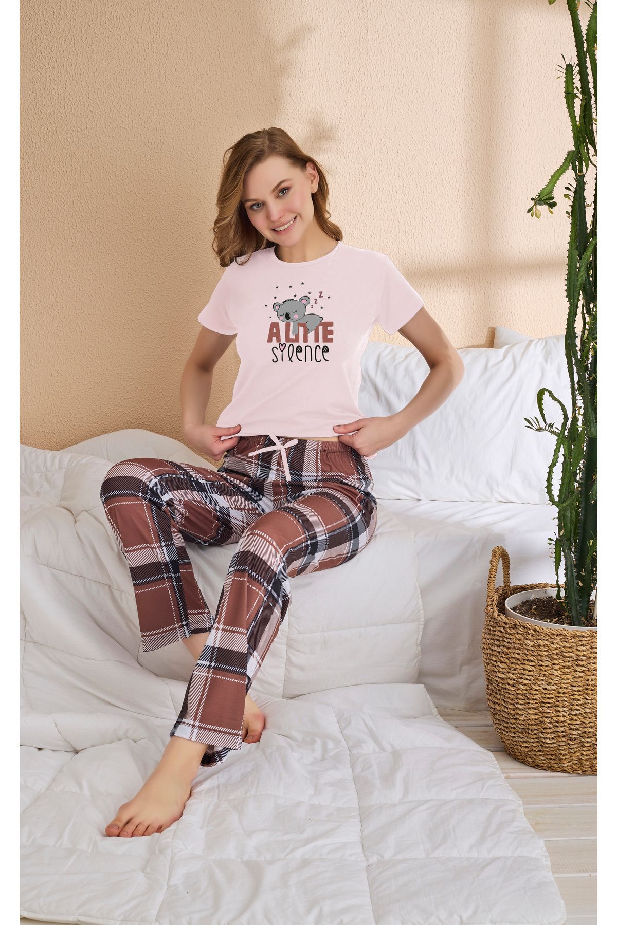 JENİKA Kadın Yazlık Kısa Kollu Fiyonk ve Dijital Baskı Detaylı Pijama Takımı
