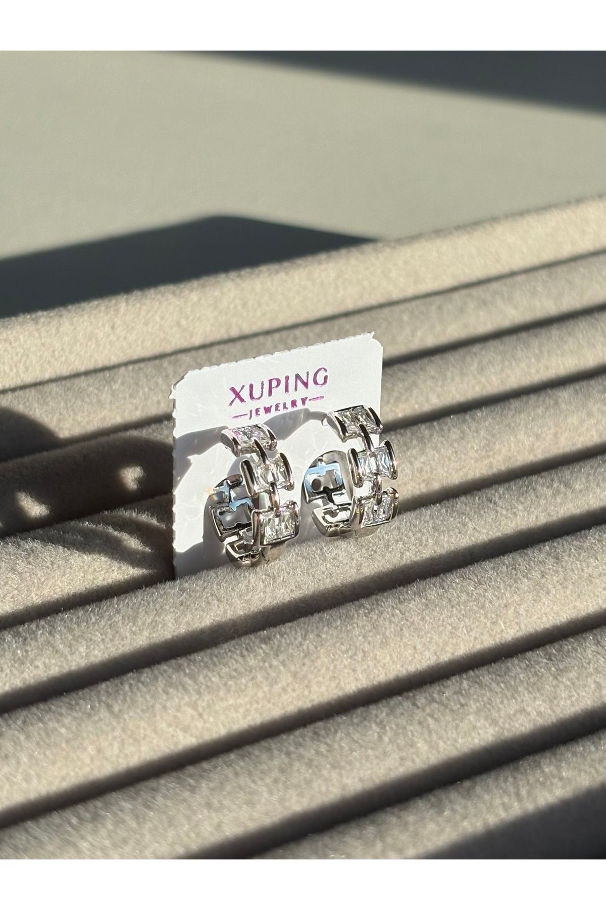 ETERNAL SUNSHINE Xuping Çelik Taşlı Küpe Halka Küpe Gümüş Renk | Kadın Modern LUXE Silver Model Küpe Eternal Sunshine