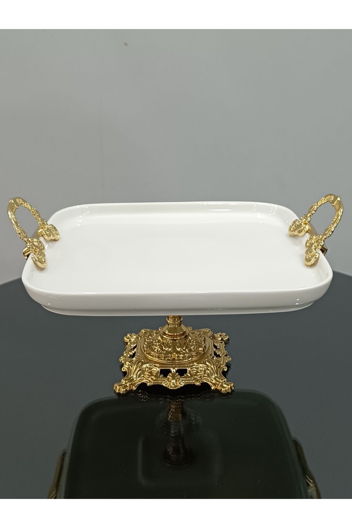 PARILTI HOME COLLECTİON Porselen Sunum Tabağı Gold Kulplu ve Ayaklı