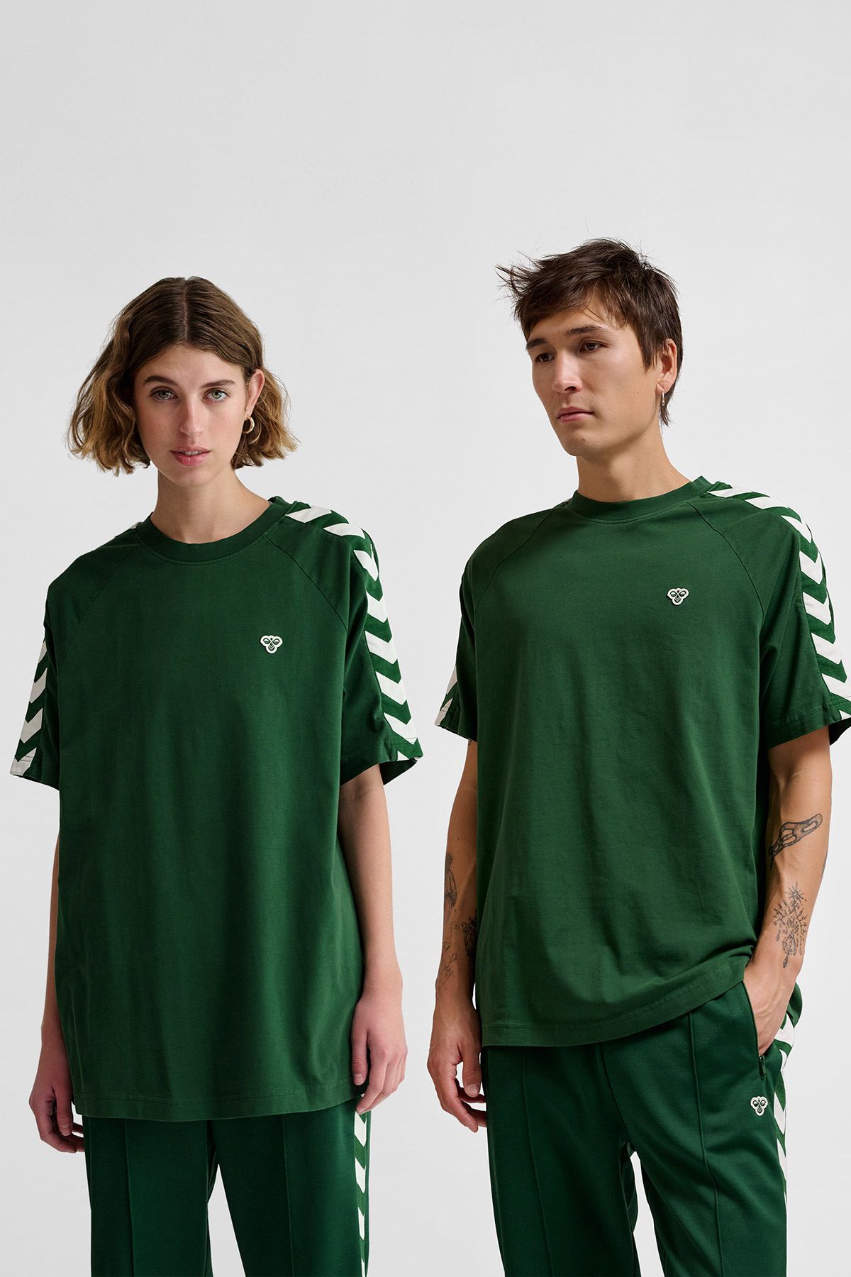 hummel ARCHIVE LOOSE KISA KOLLU TİŞÖRT