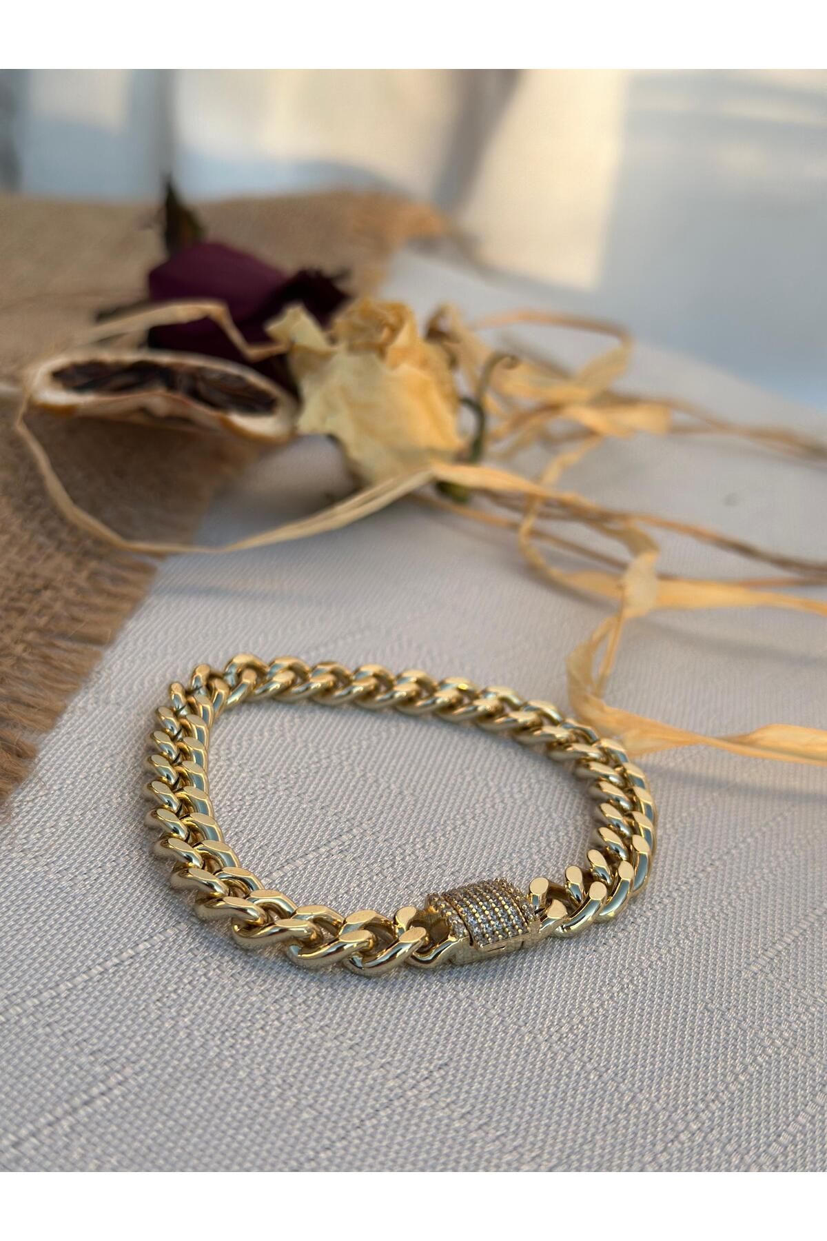 FERAHYASMİN 316L kuyumcu model sıralı geçmeli taşlı zincir gold rengi çelik kadın bileklik
