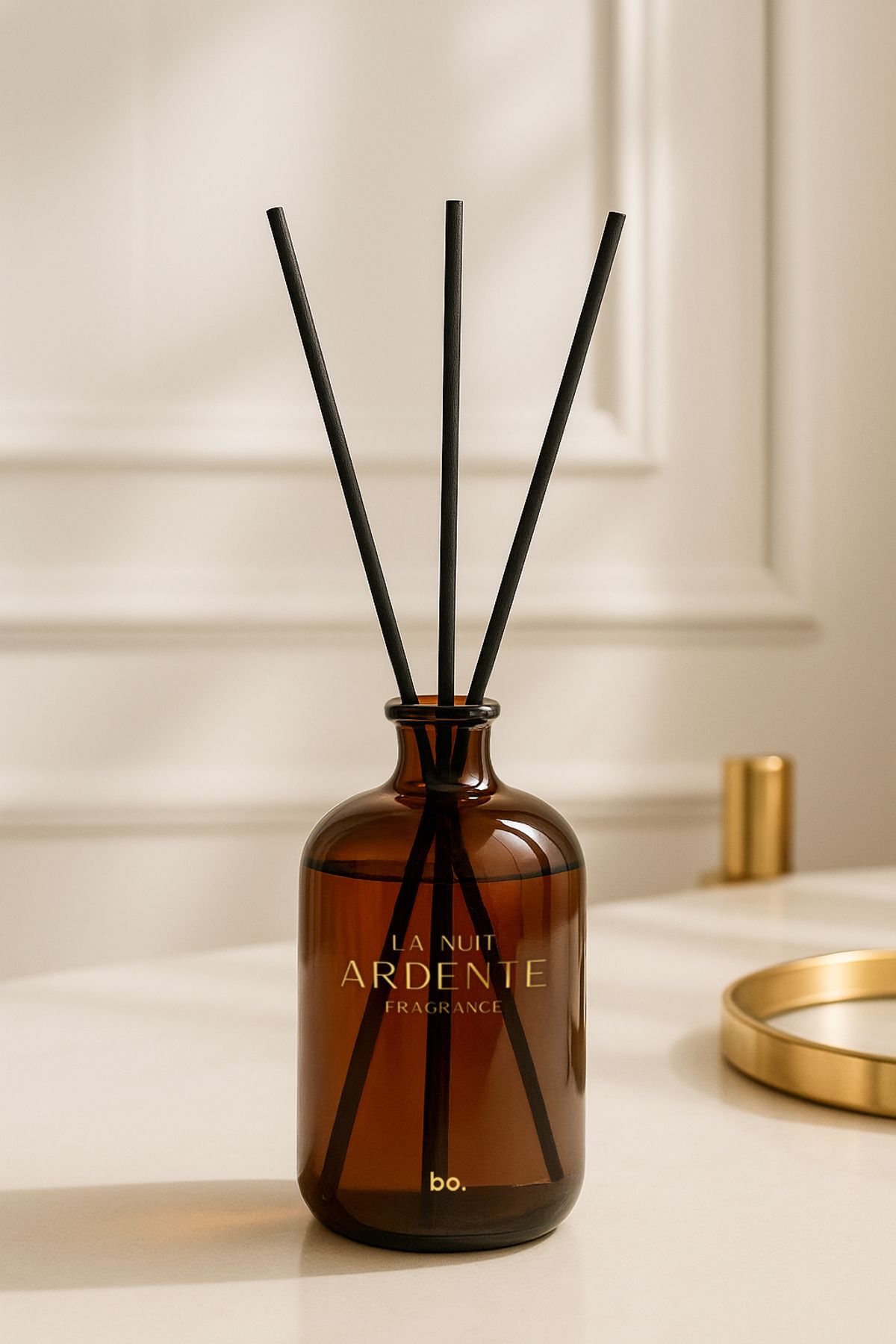 Bo Essences La Nuit Ardente 250 ml Bambu Çubuklu Oda Kokusu | Siyah Çubuklu, %35 Esanslı, Amber Cam Şişe