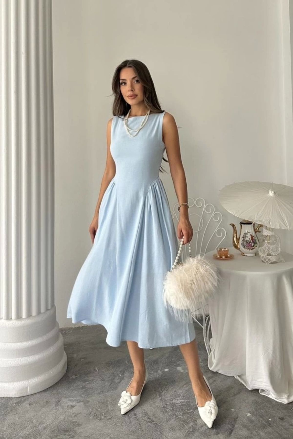 Butik Mavi Yanları Büzgülü Midi Boy Keten Elbise