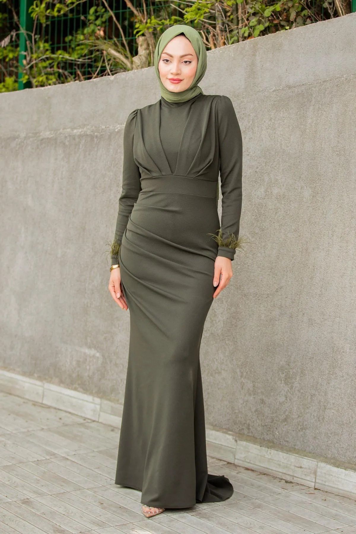 Trendy Butik Kadın Hayal Tüy ve Drape Detaylı Abiye-Haki