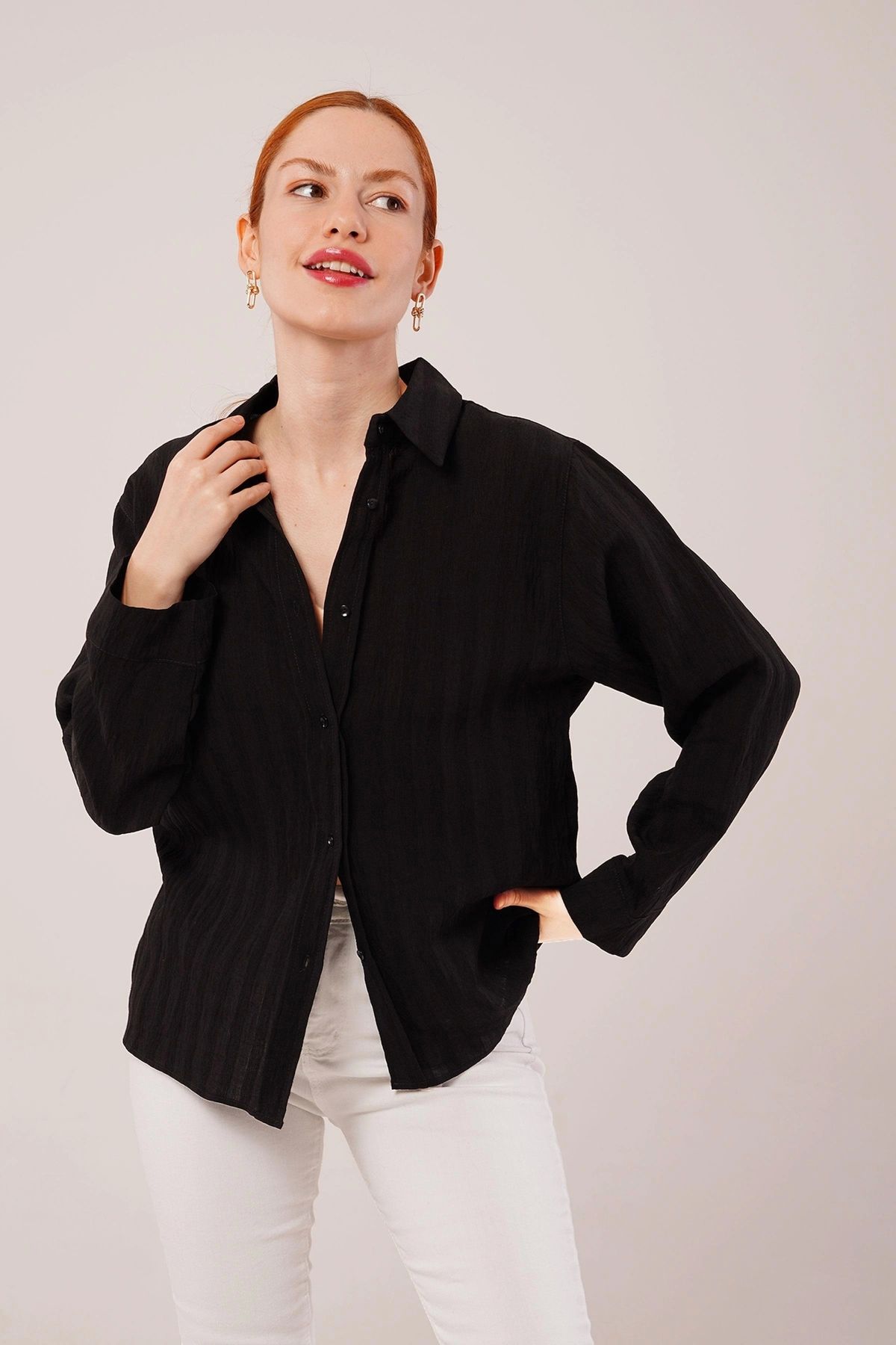 MODA Düğmeli Ve Çizgi Detaylı iyah Gömlek