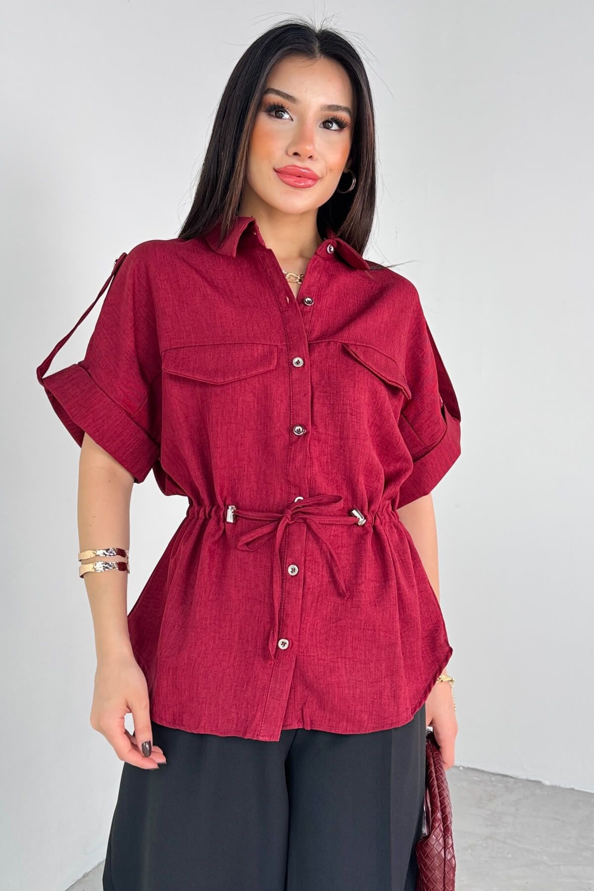 Cappmoda GML-10263 Bordo Bel Bağlamalı Kol Düğme Detaylı Kısa Kol Gömlek