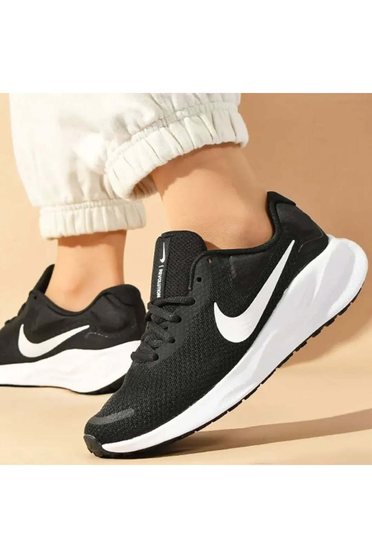 Nike Revolution 7 Siyah Yürüyüş Ayakkabısı Sportie