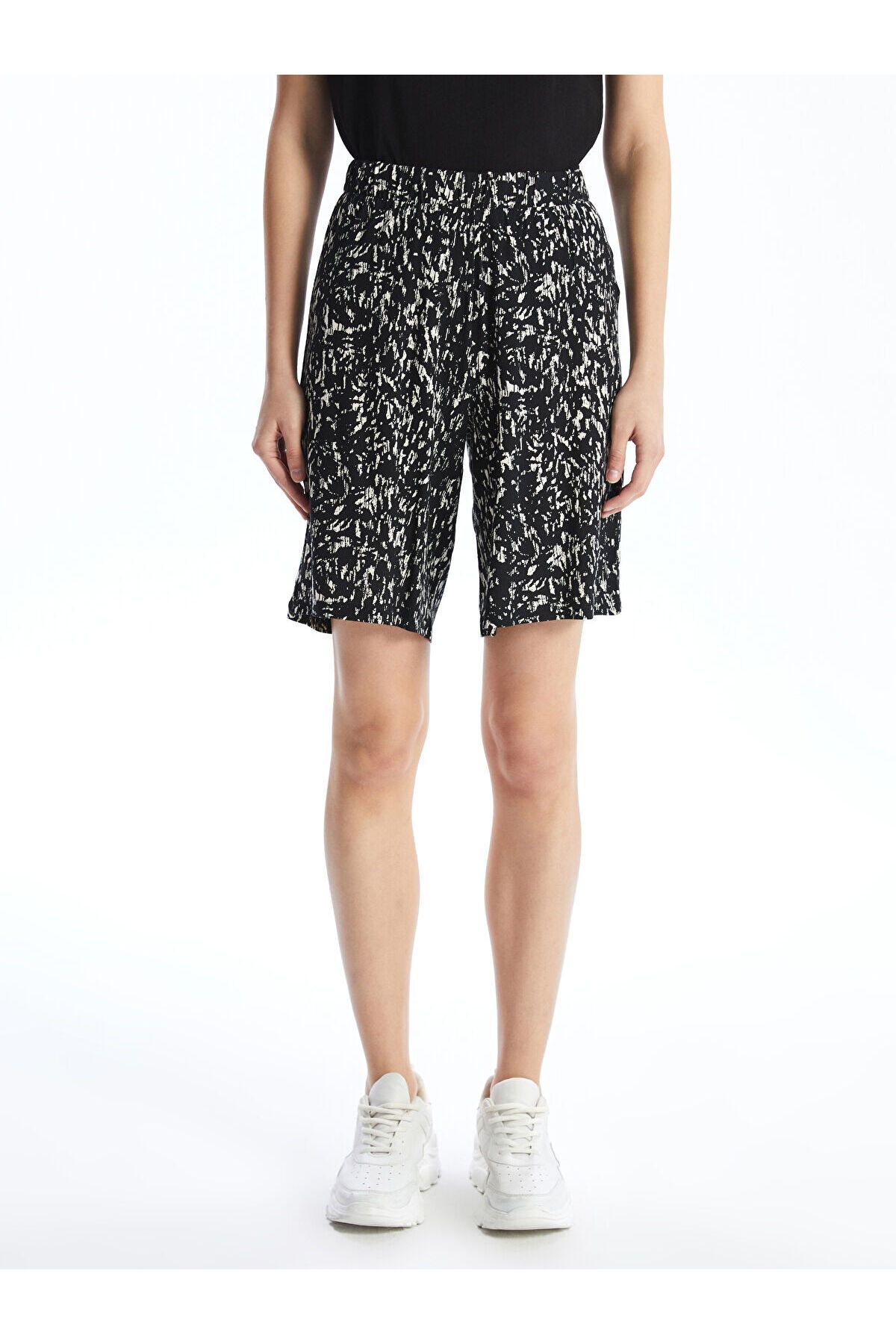 LC Waikiki-Patterned Women's Shorts with Elastic Waist 2