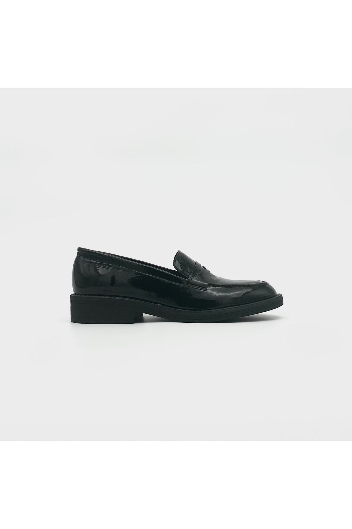 Folle Siyah Rugan Deri Loafer Ayakkabı – 3 cm Topuklu Kauçuk Taban