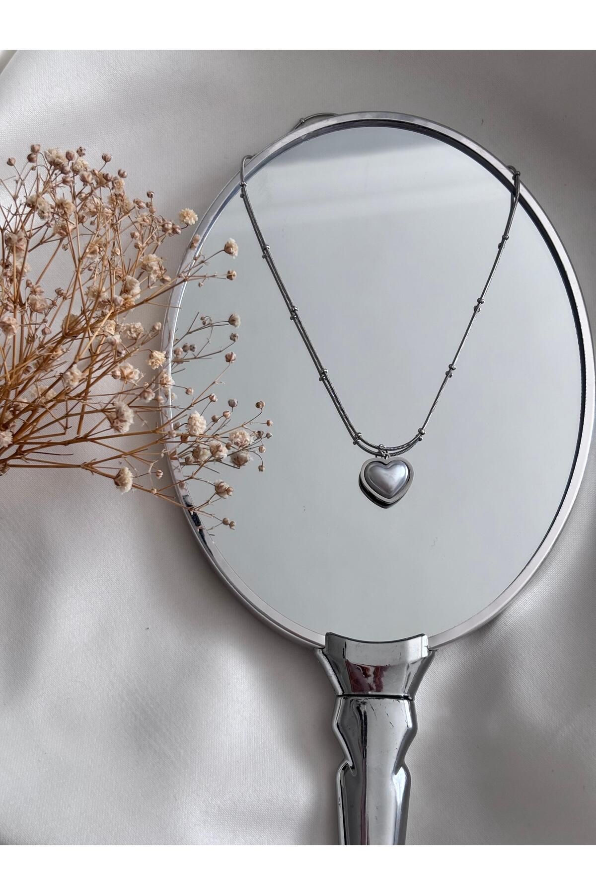 Bellamy Jewelry Dorika Zincirli Beyaz Kalp Kolye