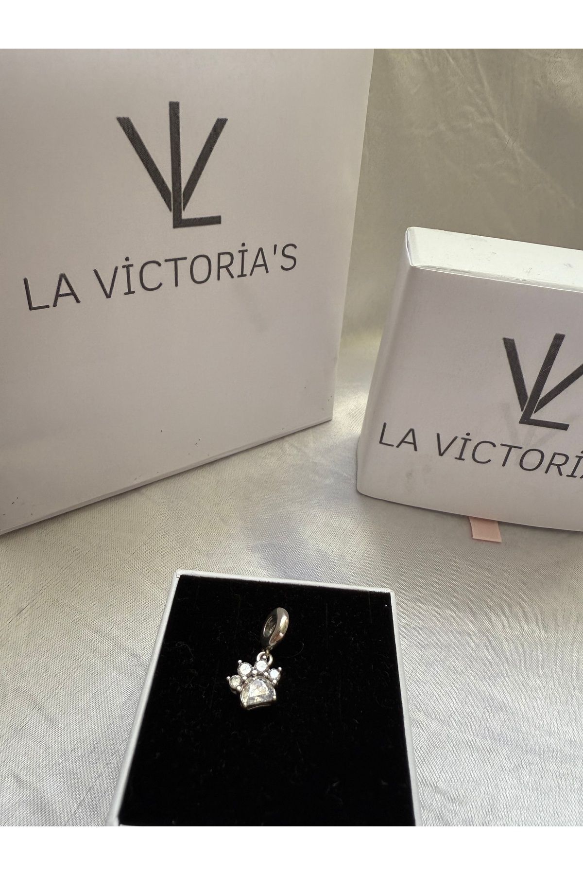 la victorias Işıltılı Pati Gümüş Charm’ı