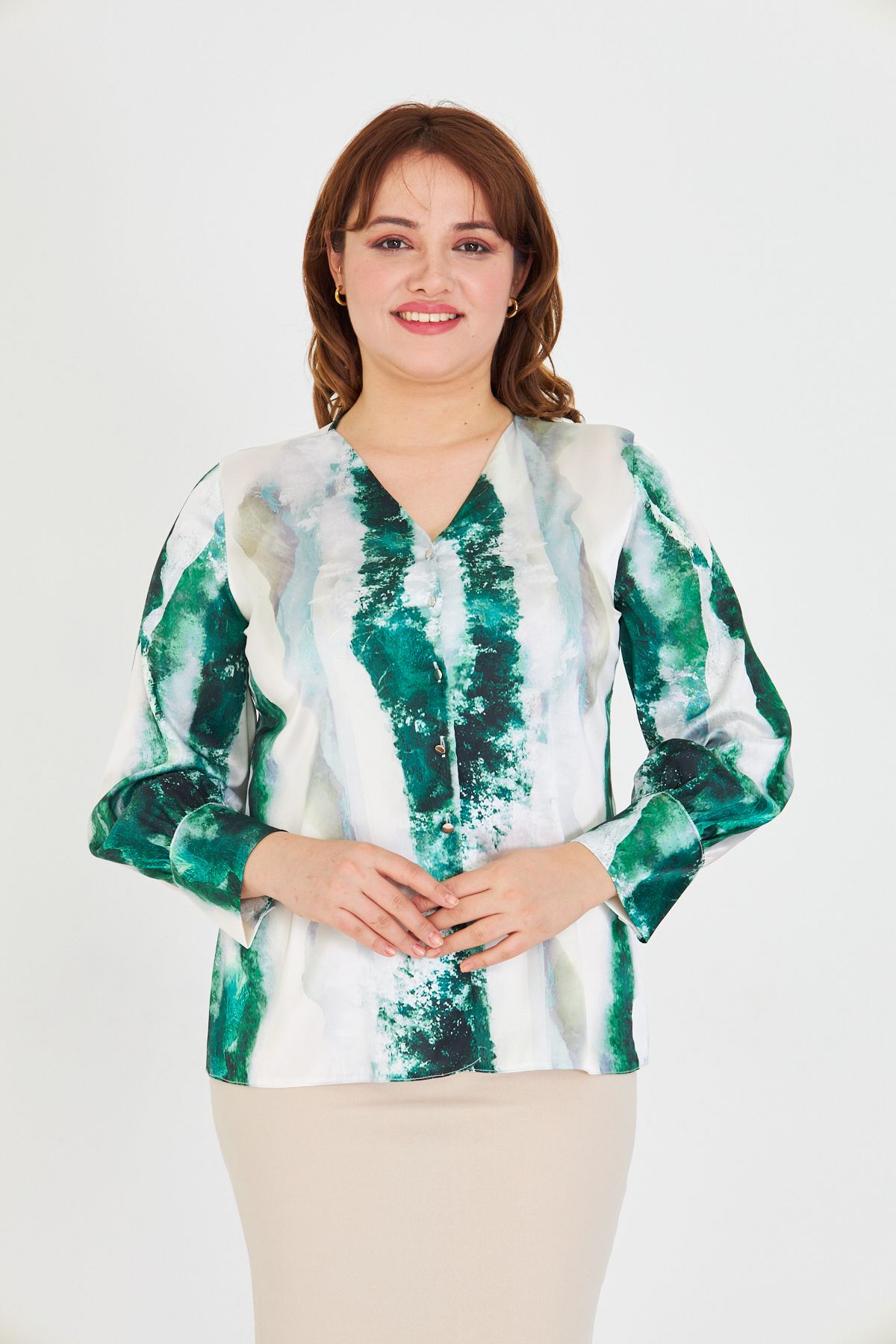 UNIQUE LADY V Yaka Uzun Kollu Şık Ve Modern Tasarım Desenli Gömlek