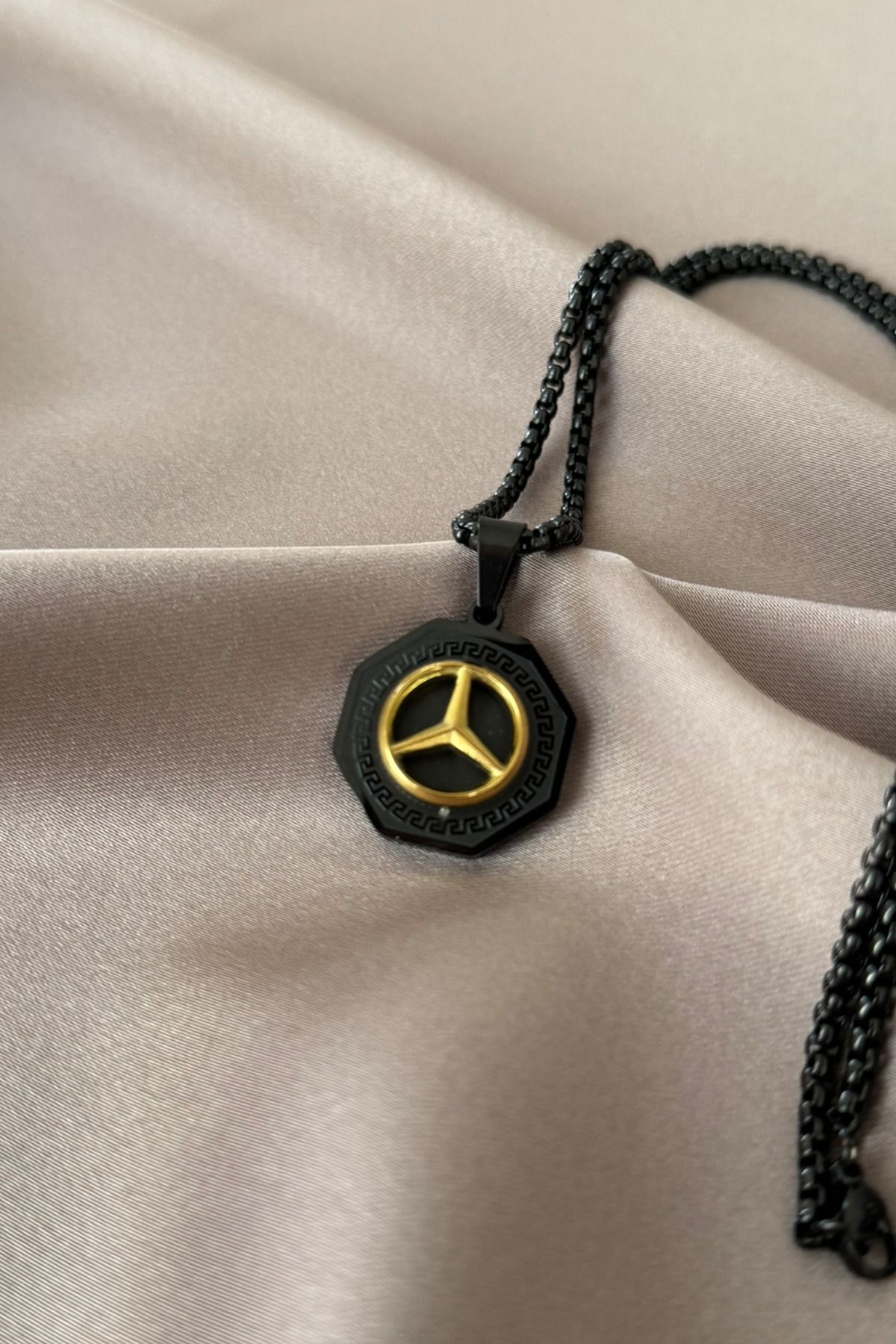 laria jewelry Siyah Logolu Madalyon Kolye