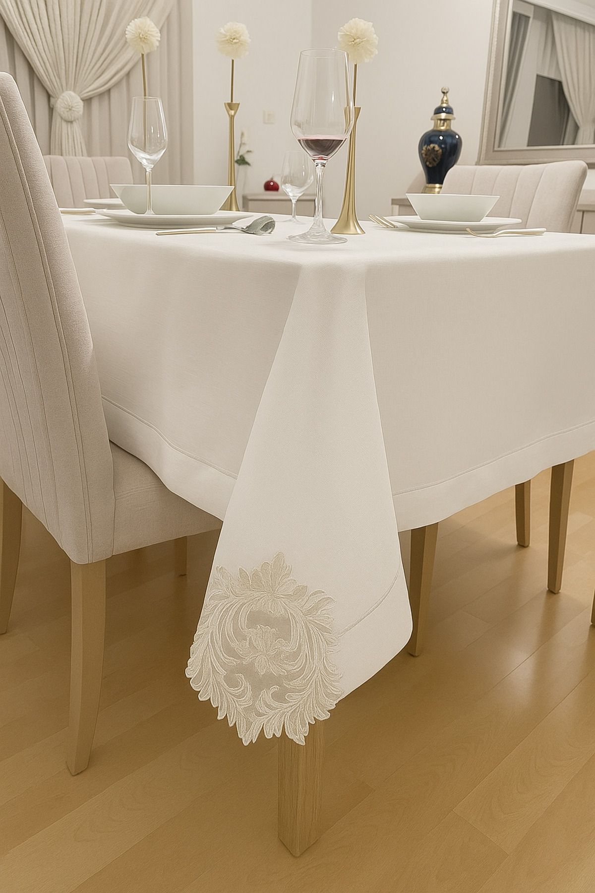 Zeren Home Fransız Dantel Detaylı Piko Sarma İşlemeli Dertsiz Salon Masa Örtüsü