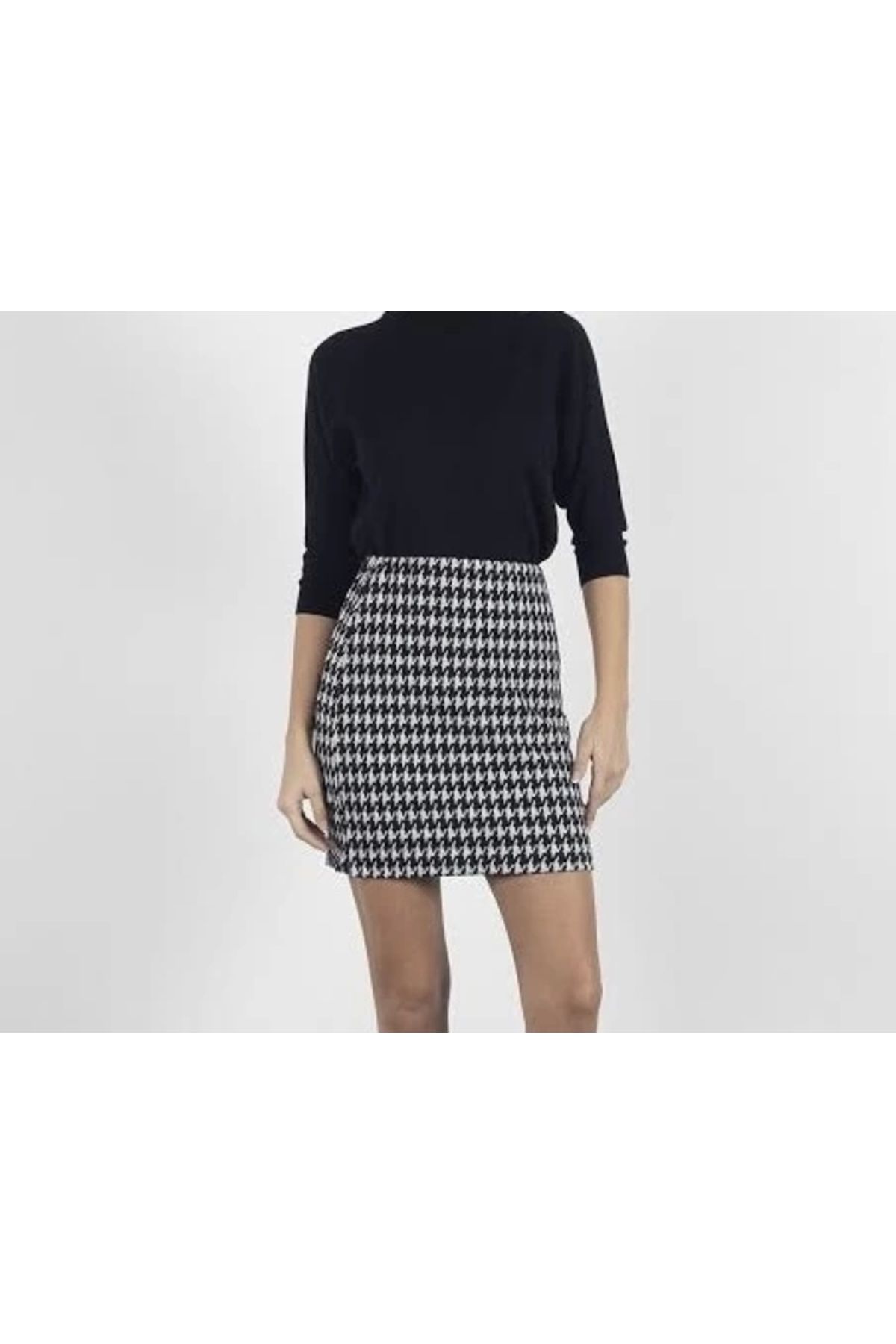 OurStyles kazaayağı likralı mini etek siyahbeyaz