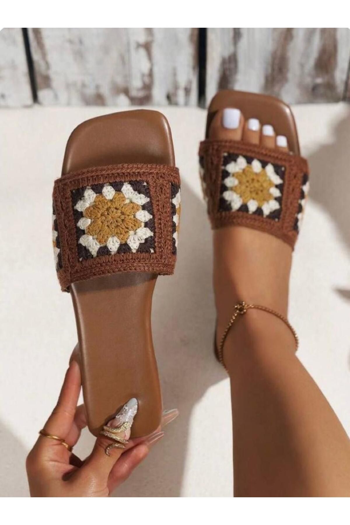 shop Kahverengi Motifli El Yapımı Terlik