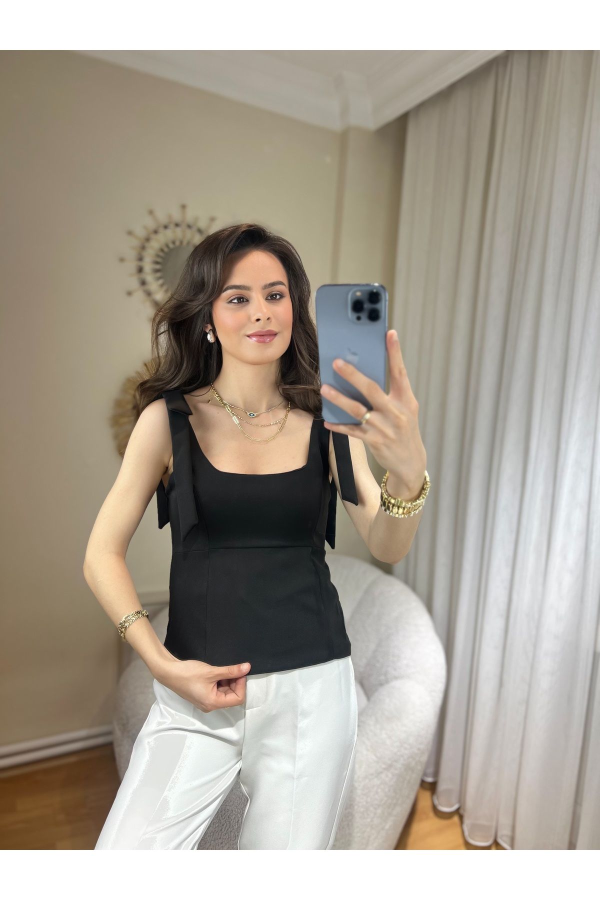 By Hanife Beyazateş KADIN OMUZ DETAYLI KALIN ASKILI KLASİK KUMAŞ BLUZ