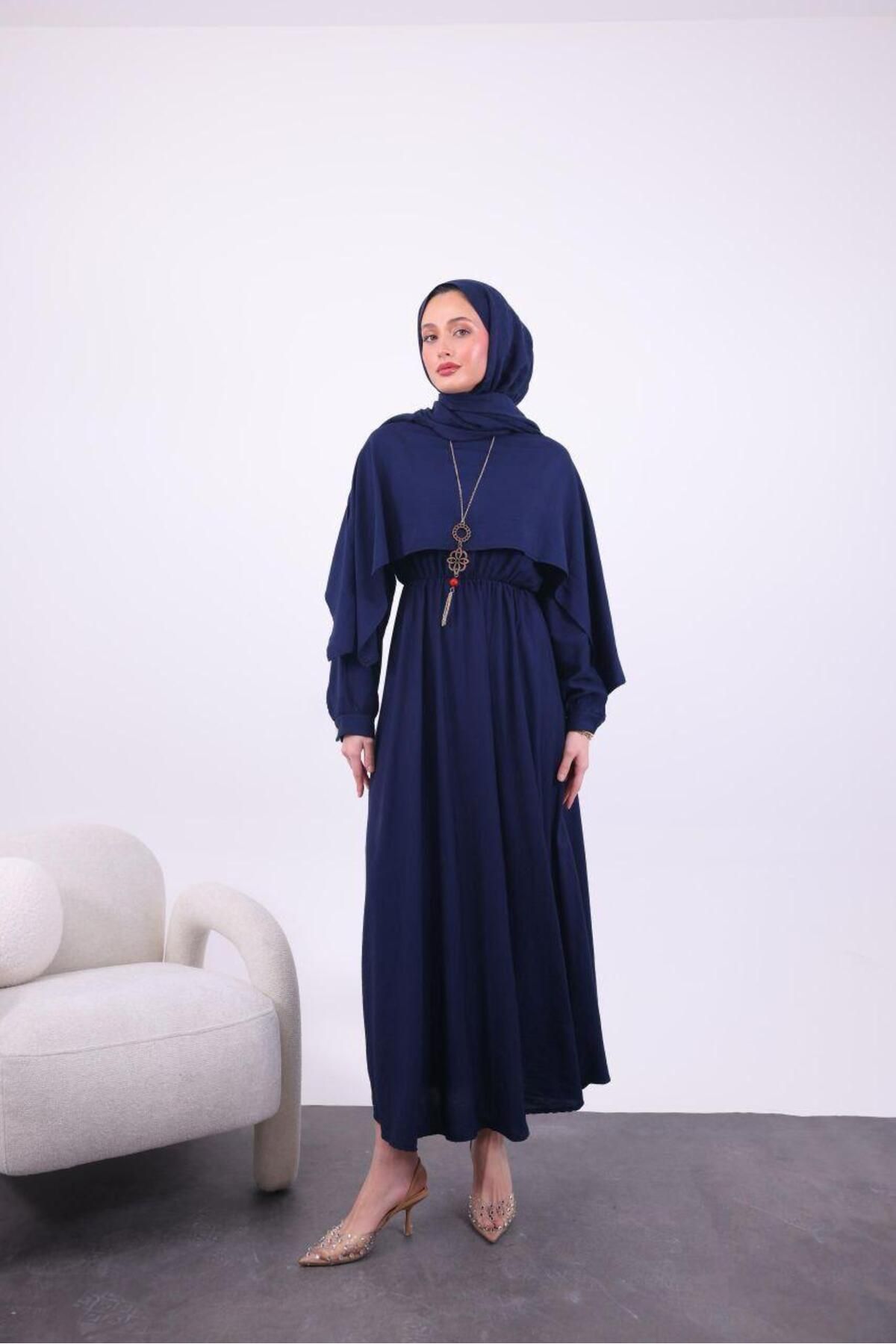 Butik pelerinli asimetrik kolyeli elbise