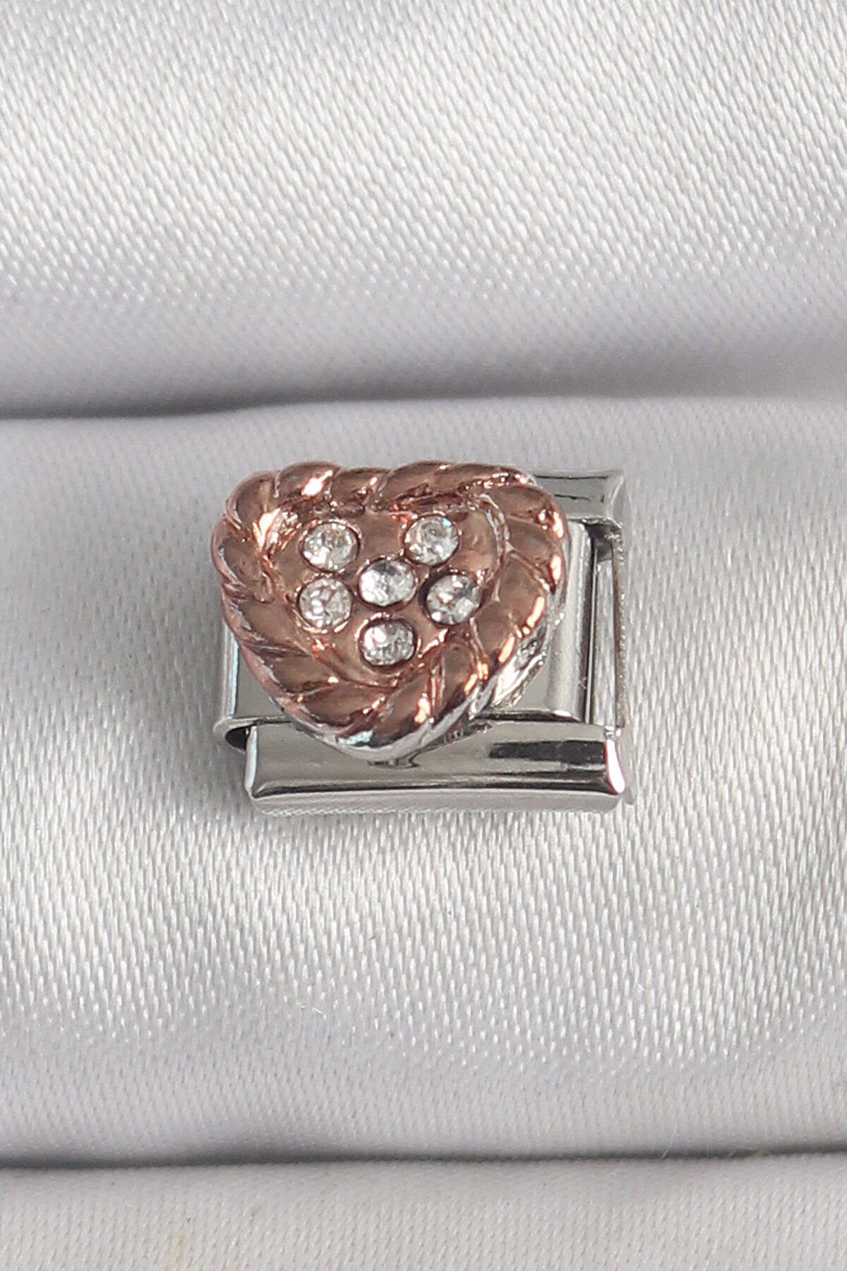Avantaj Kapıda ® 316L Çelik Gümüş Renk Zirkon Taşlı Bronz Kalp İşlemeli Nomination Charm