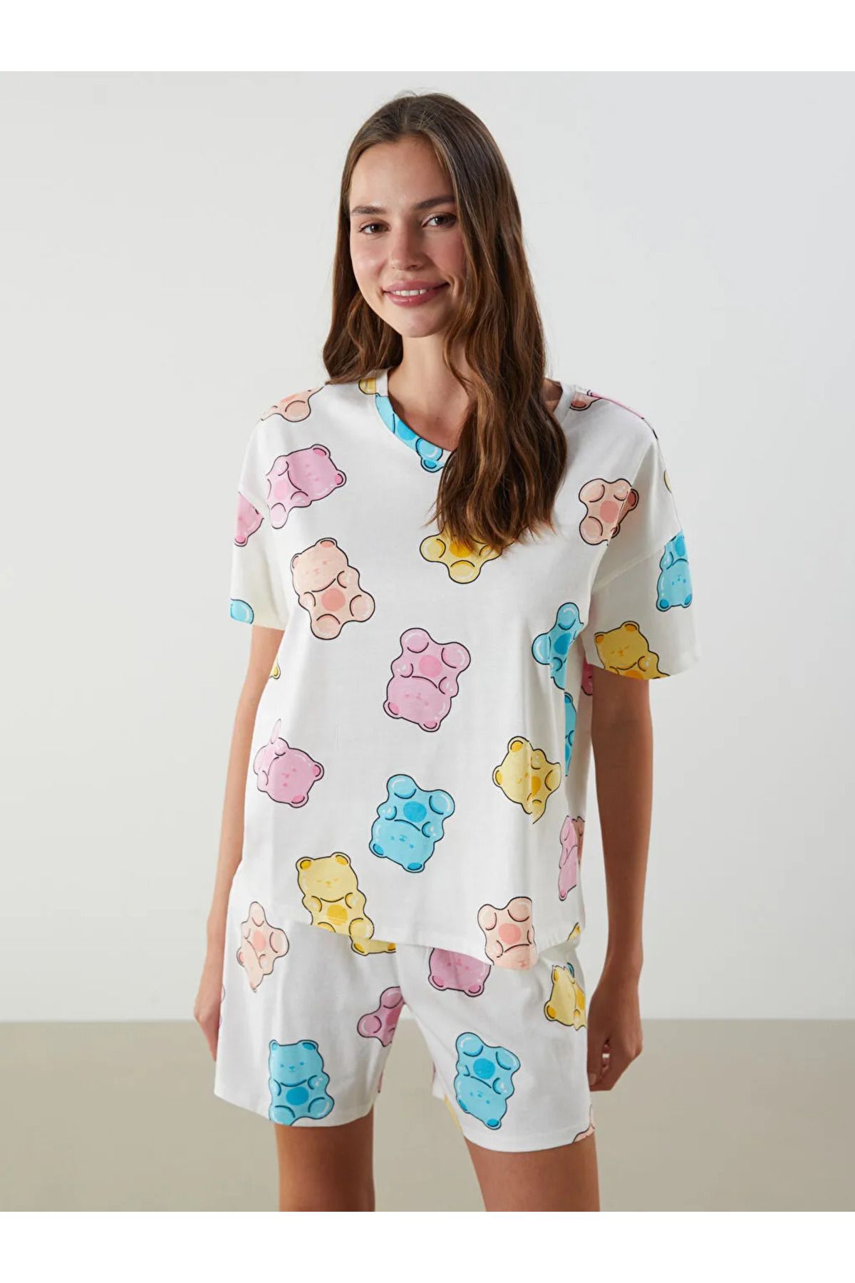 LC Waikiki LCW Young Ekru Bisiklet Yaka Desenli Kadın Şortlu Pijama Takımı