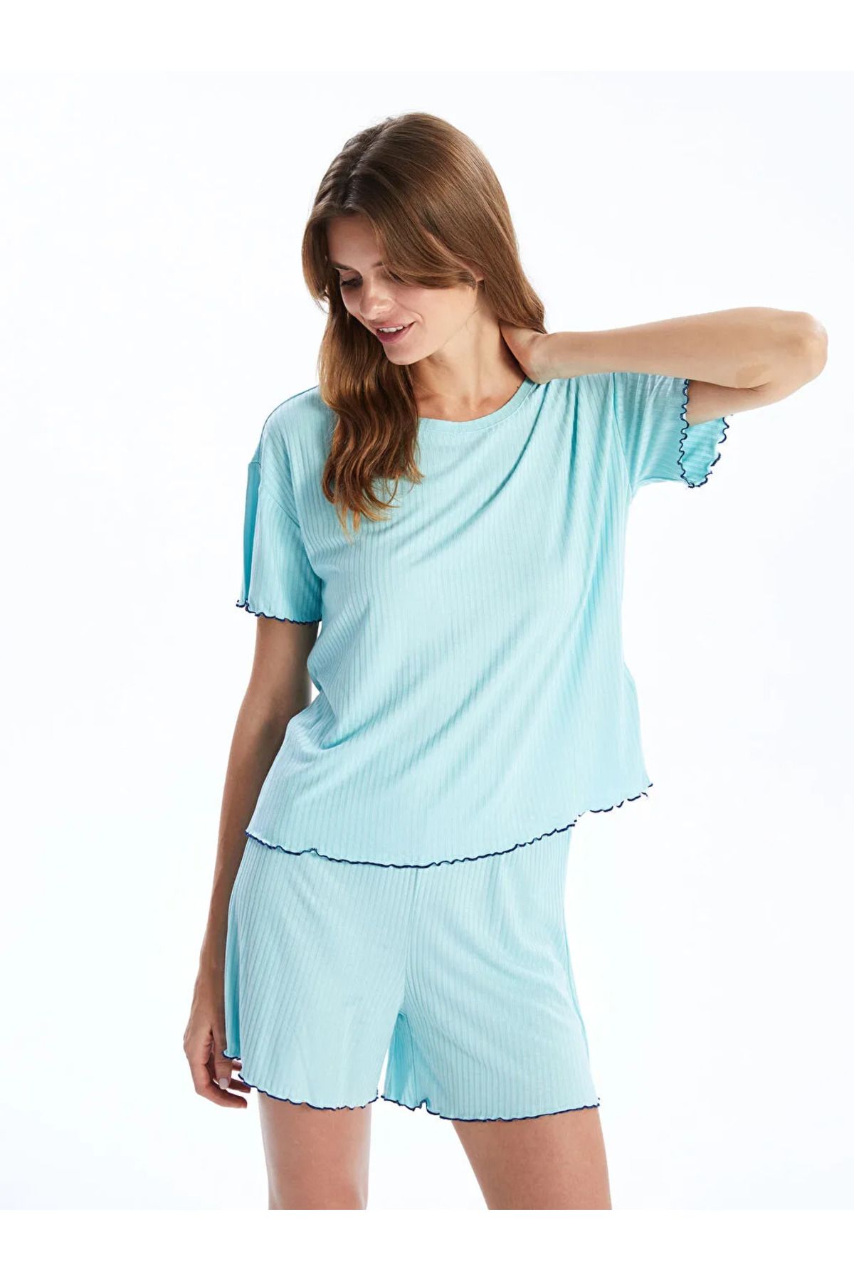 LC Waikiki LCW DREAM Mavi Bisiklet Yaka Dokulu Kadın Şortlu Pijama Takımı