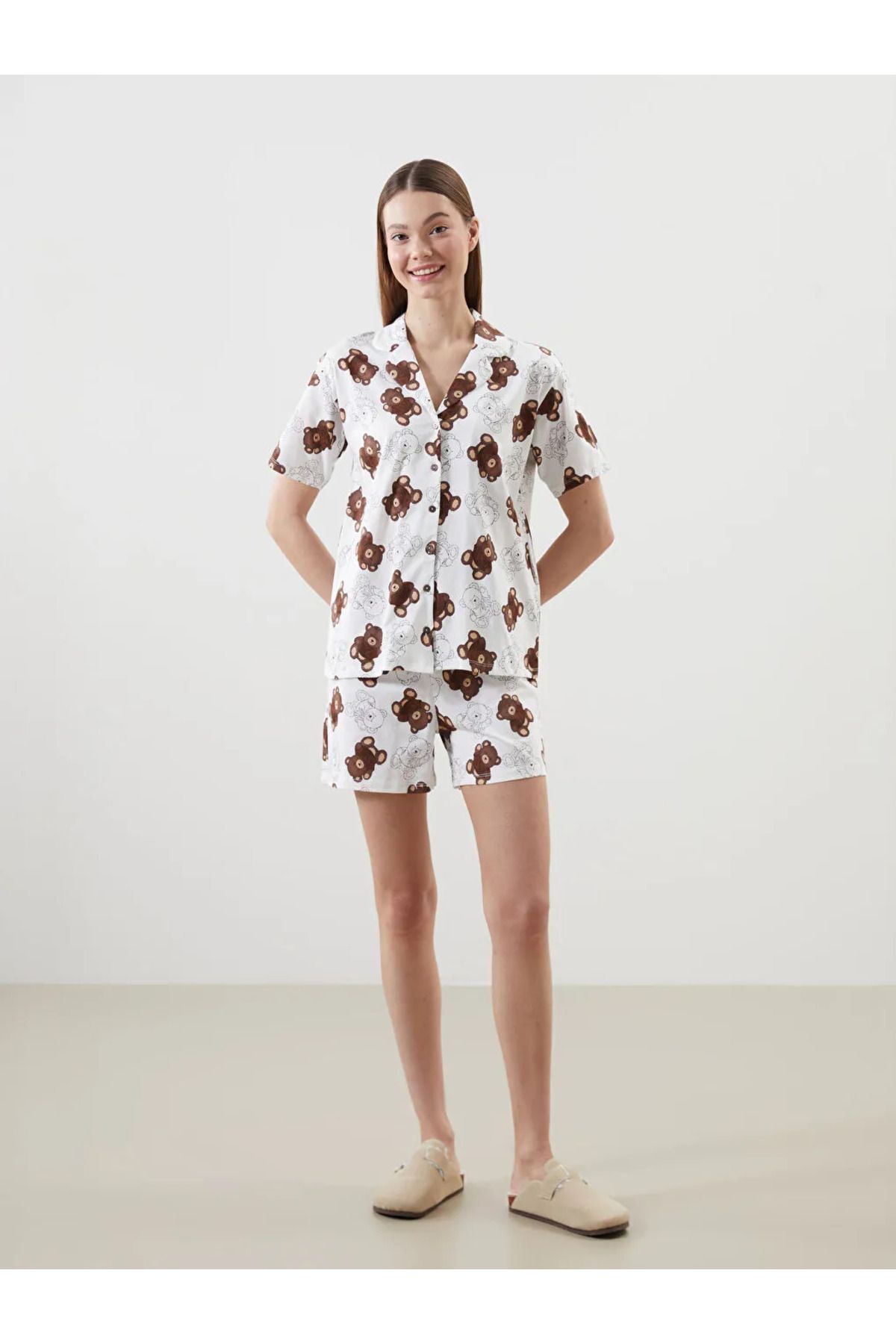 LC Waikiki LCW Young Ekru Gömlek Yaka Baskılı Kadın Şortlu Pijama Takımı