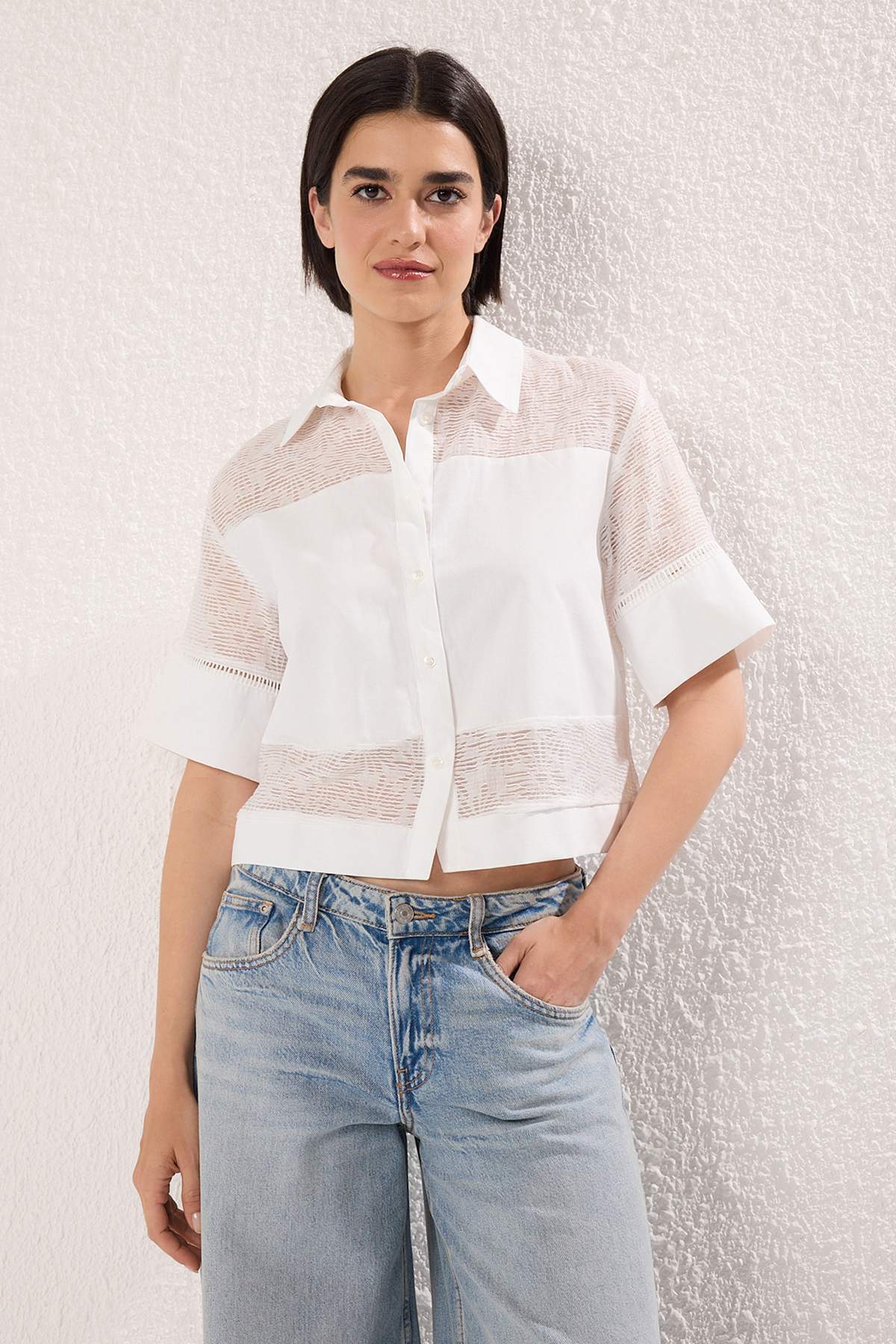 Trendyolmilla Beyaz Transparan detaylı kısa kol crop Gömlek TWOSS25GO00170