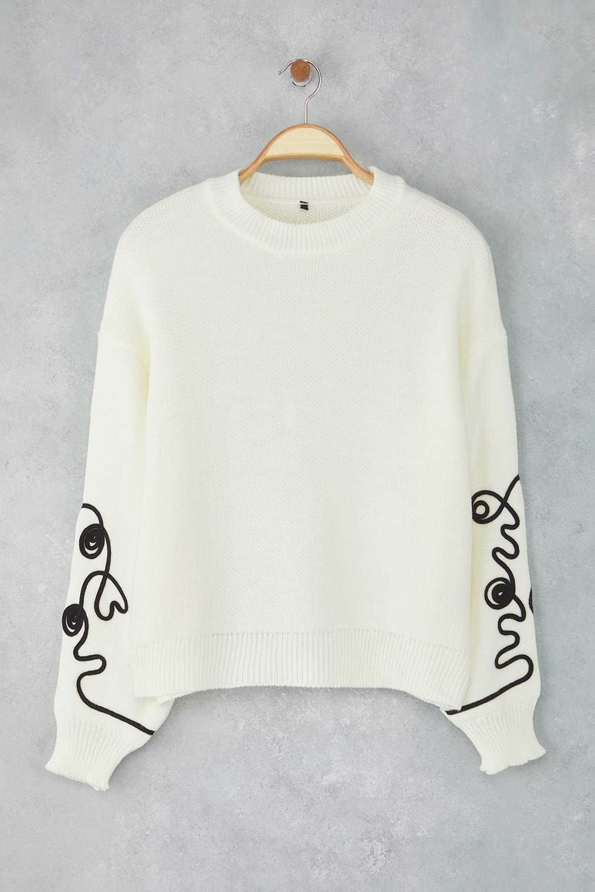 Trendyolmilla  Ekru Oversize/Geniş Kalıp Kol İşlemeli Triko Kazak TWOAW26KZ00037 - Görsel 5