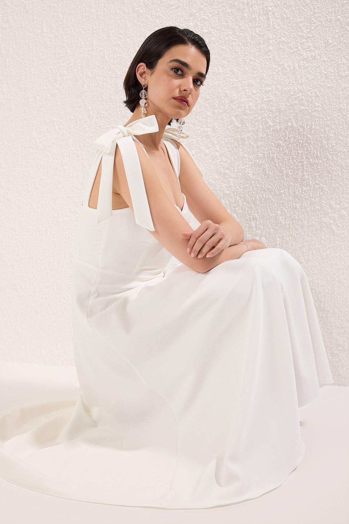 Trendyolmilla  Beyaz A-Kesim Askı Bağlama Detaylı Dokuma Midi Şık Abiye Gece Mezuniyet Elbisesi TPRSS24EL00251 - Görsel 3