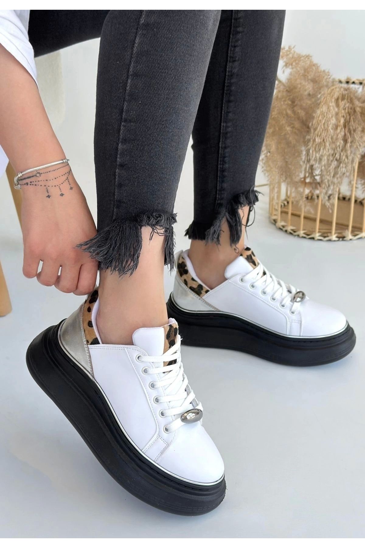OurStyles Jista Beyaz Cilt Siyah Tabanlı Bağcıklı Spor Ayakkabı