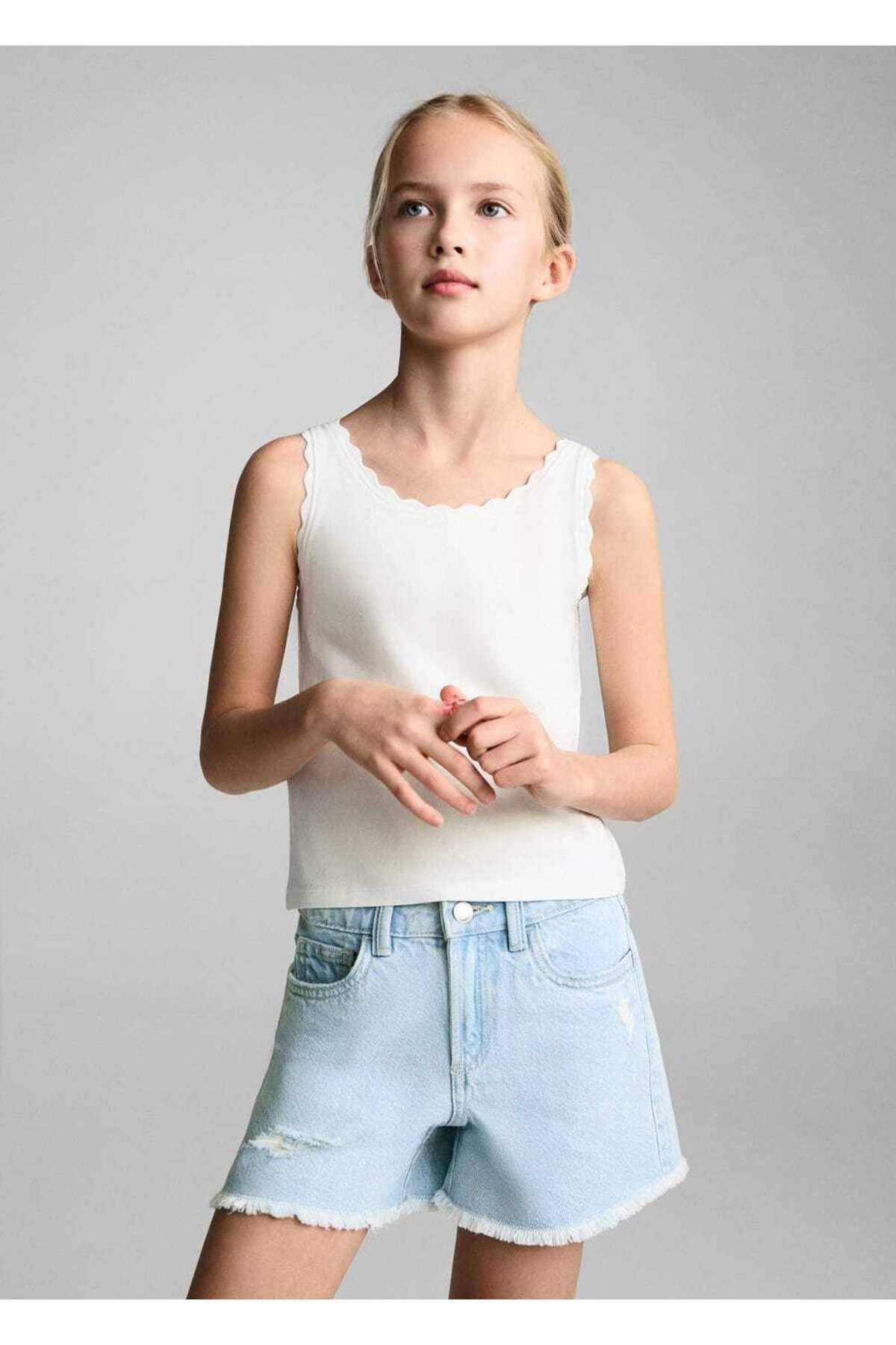 İşleme Detaylı Kolsuz Bluz