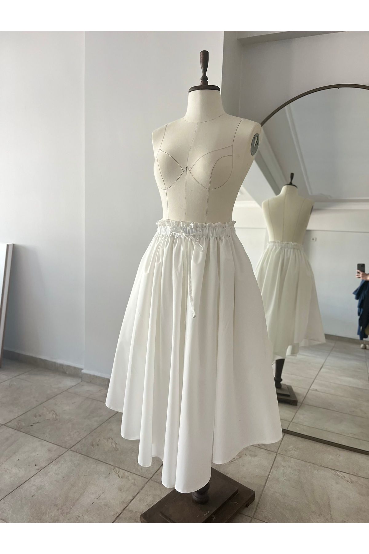 Buket Veli Atelier Beyaz Poplin Asimetrik Kloş Yazlık Pamuklu Midi Etek