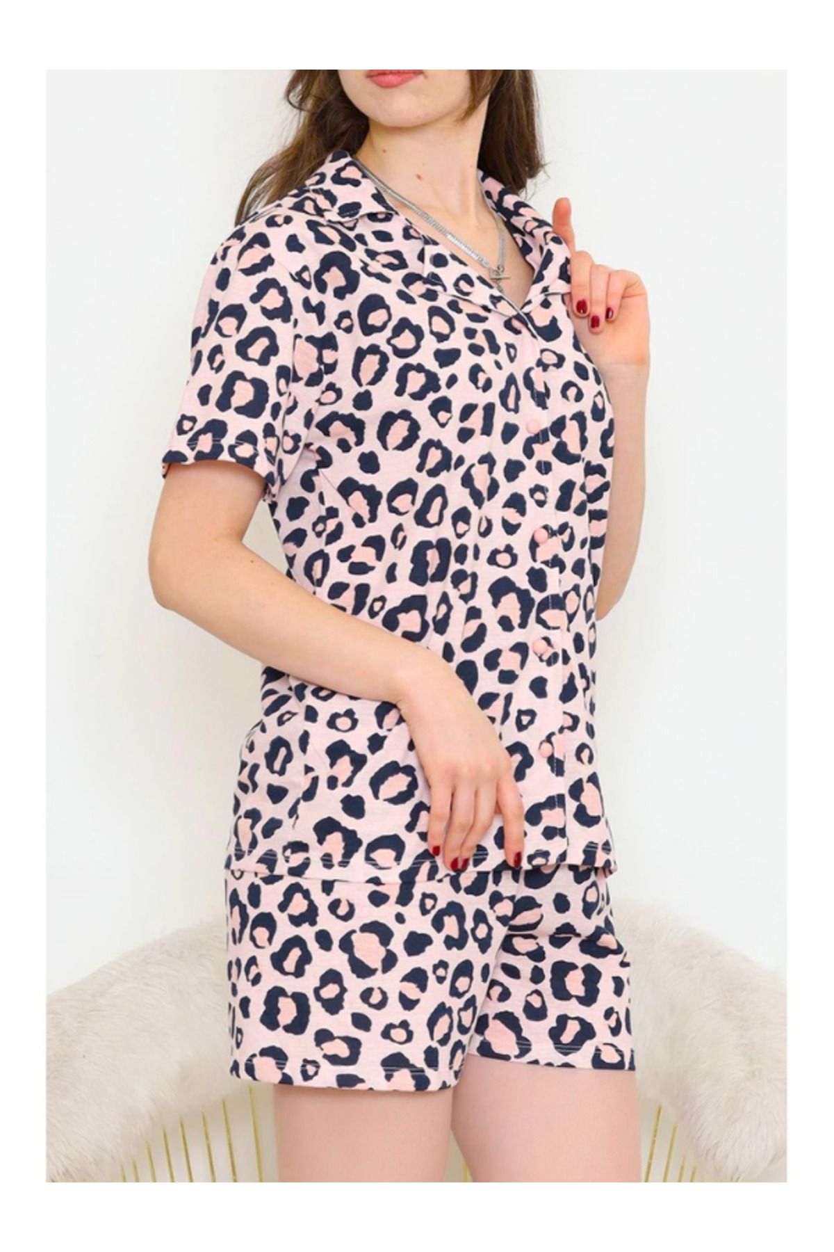 Clothes Box Leopar Desenli Önden Düğmeli Kısa Kollu Kadın Şort Takım