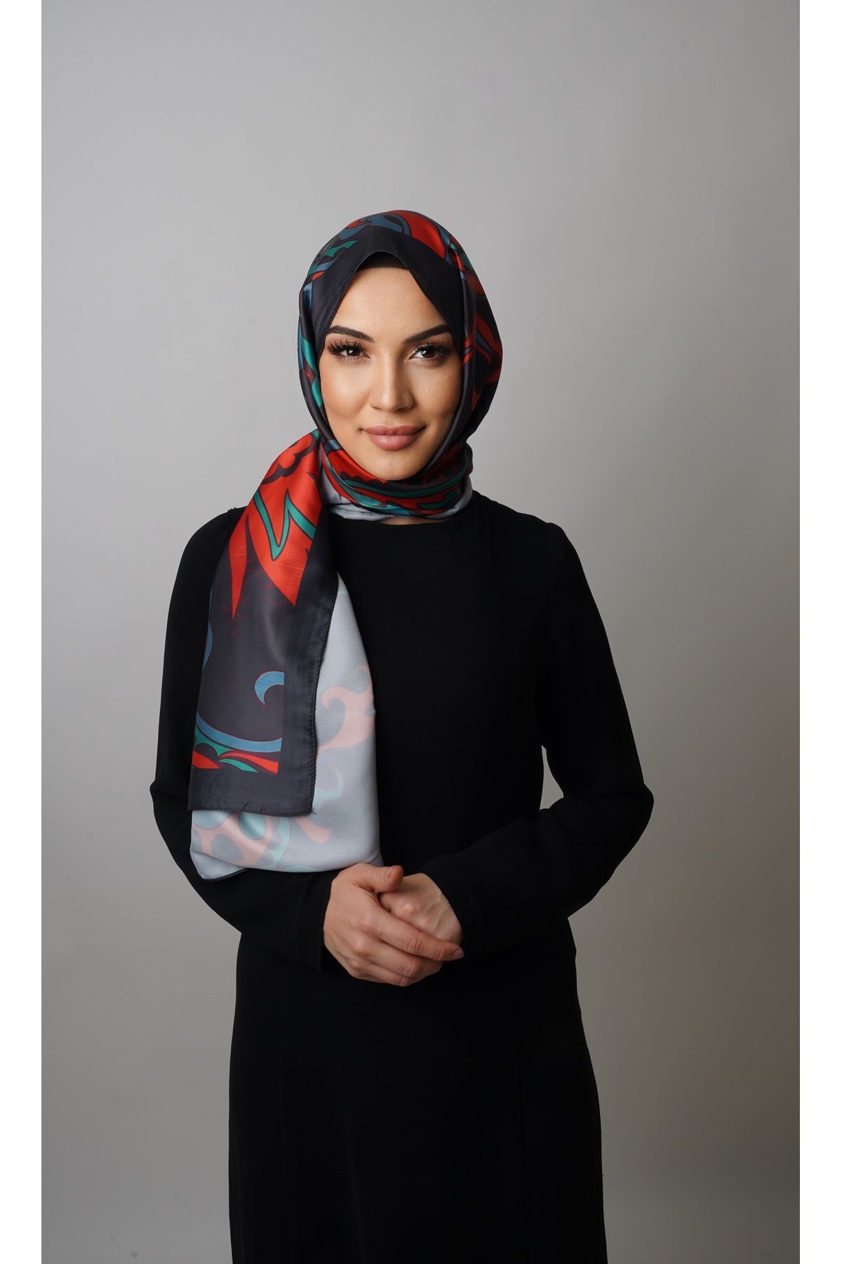 NiaNour ZAFİRA ŞAL