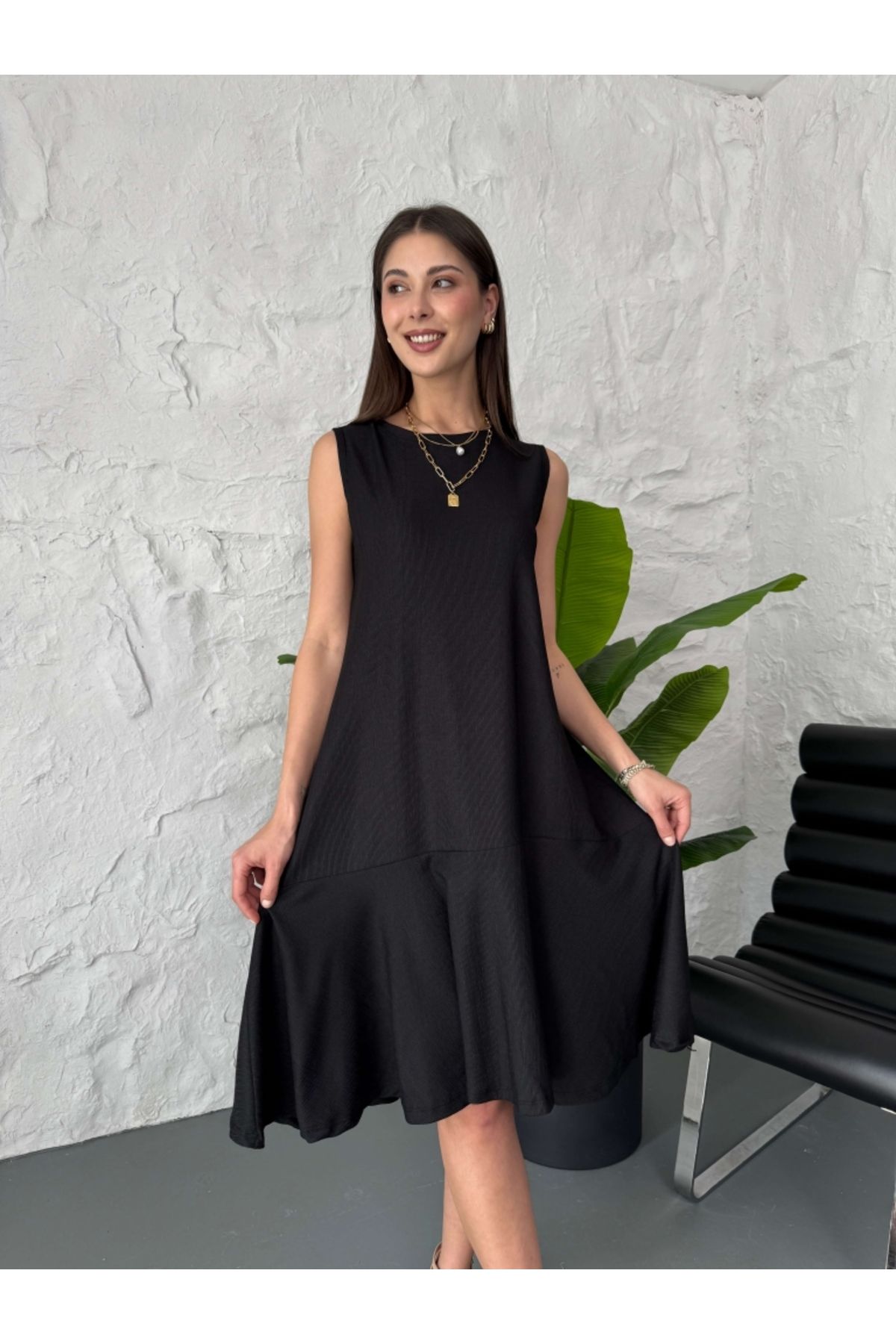 Elif Özbey Butik Siyah Dokulu Volanlı Elbise