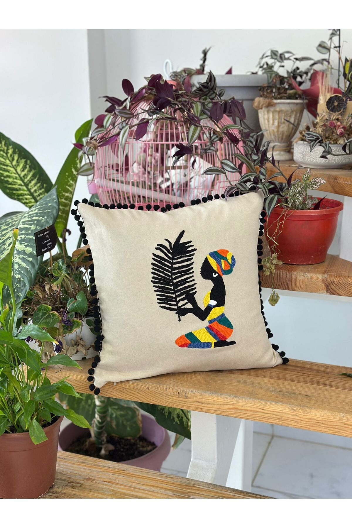 Home Punch Ponpon Püsküllü Afrika Kız Modelli Kırlent Kılıfı