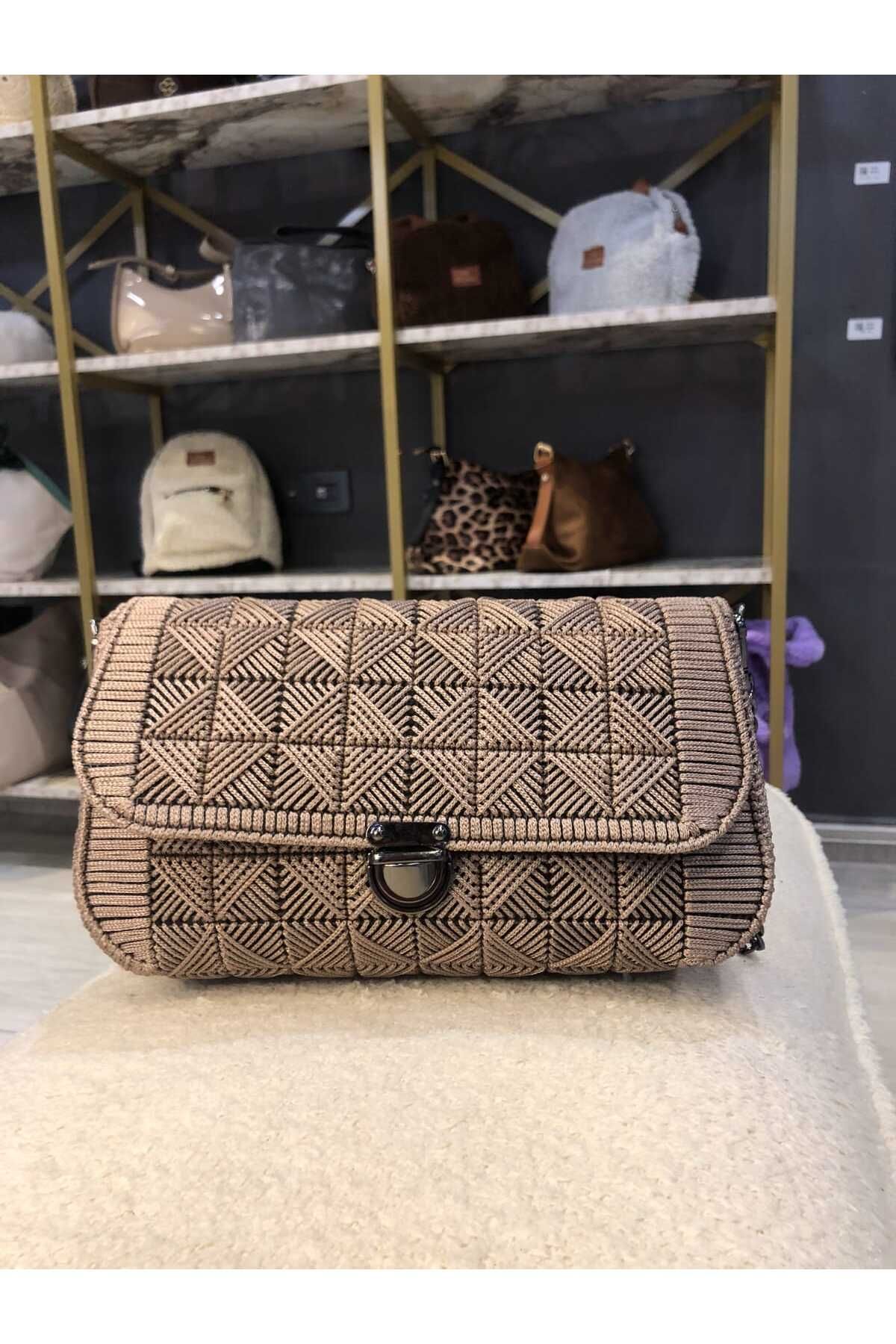 Hane Zamansız Zarafet: Houndstooth Desenli Kadın El Çantası