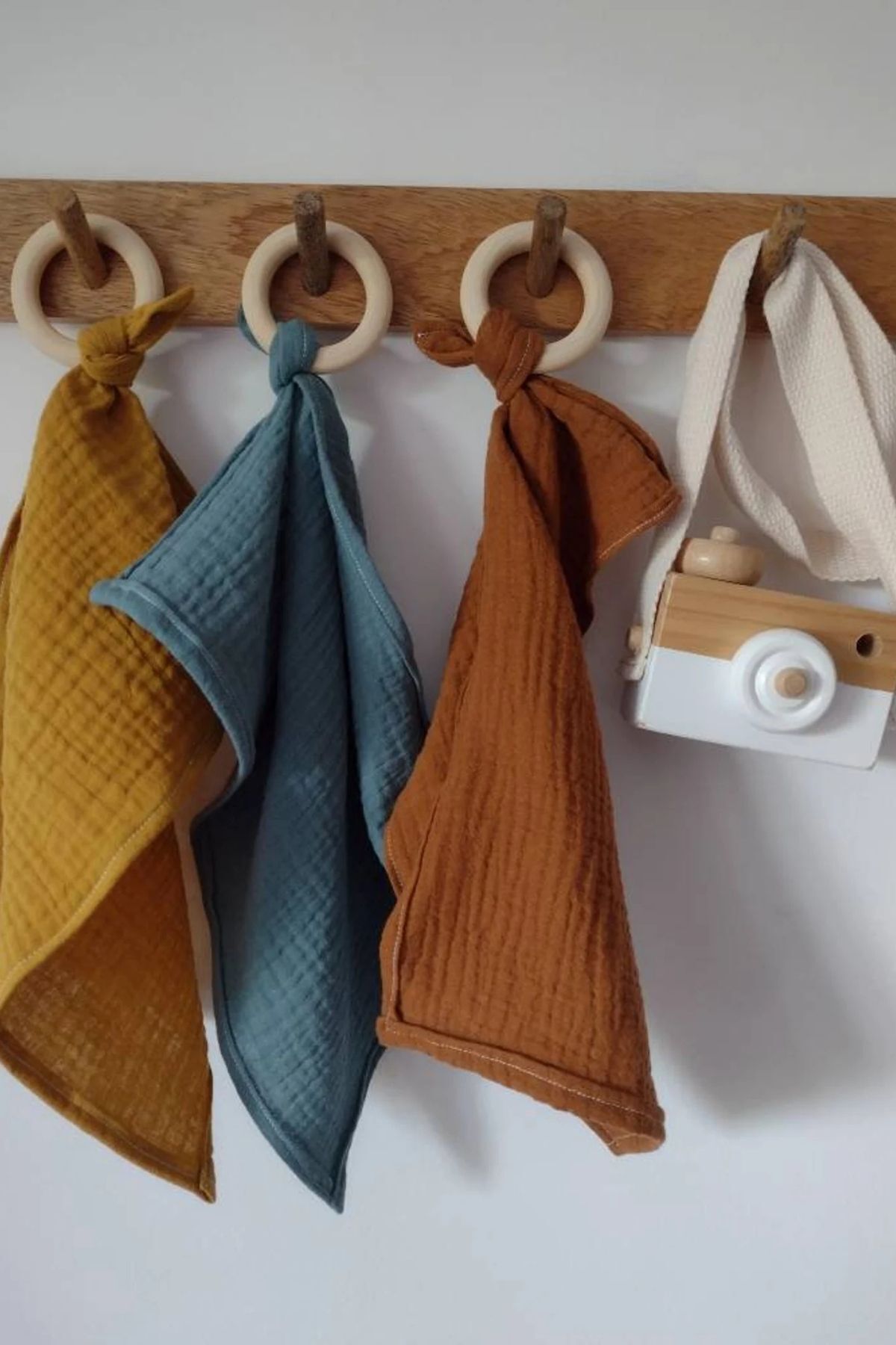 Svava-100% Cotton Wooden Teether Muslin Fabric with Ring 3