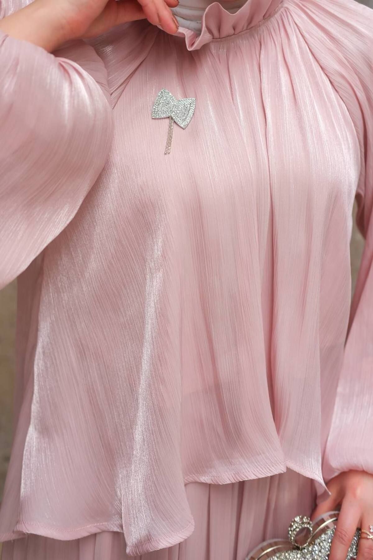 Butik BROŞ DETAYLI ELBİSE