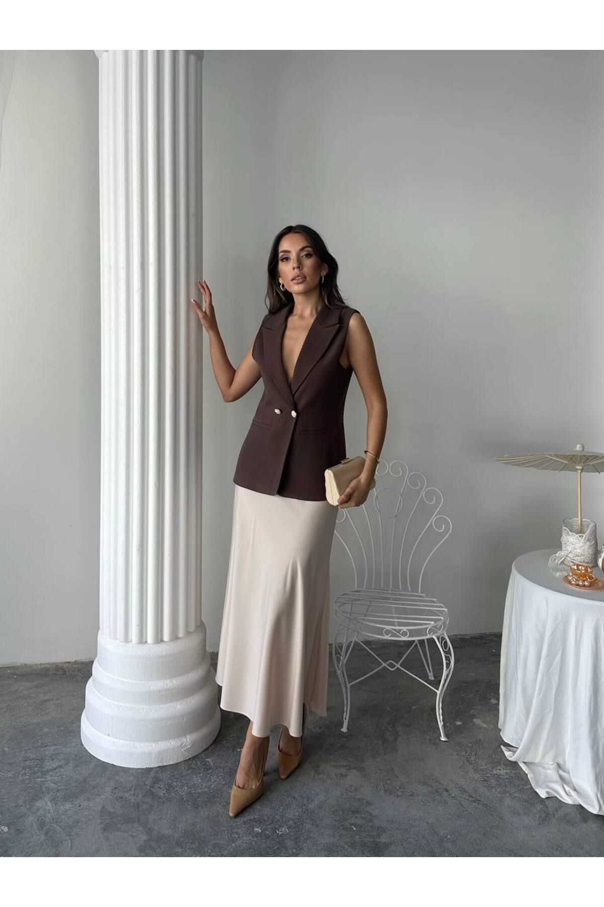CinneMadonna Kadın Kahverengi Gold Düğme Kumaş Yelek