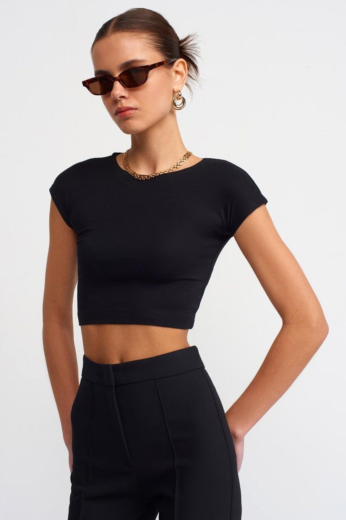 Nazen Giyim KISA KOLLU SİYAH KADIN CROP 30528-2Y5