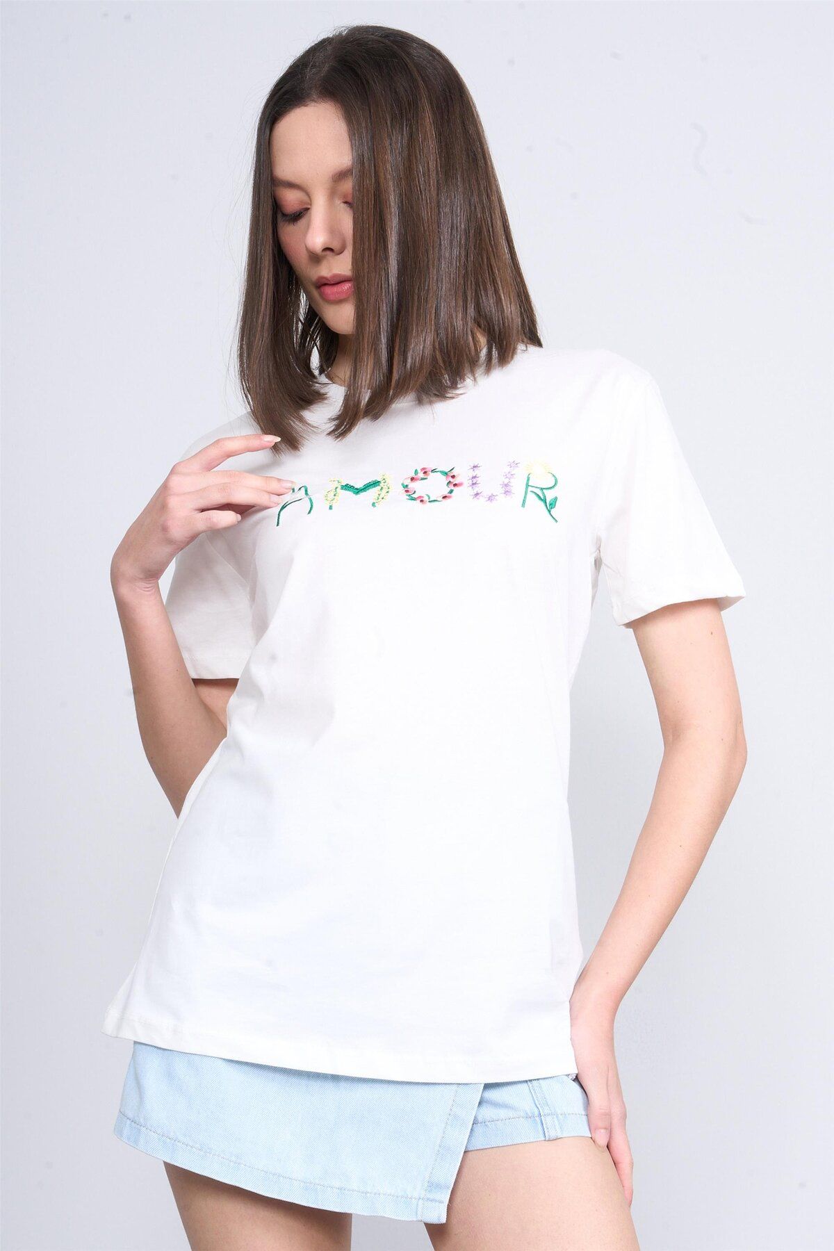 FİTHİT Çetinkaya Fithit 8332 Bisiklet Yaka 30/1 Penye Süprem Regular Yırtmaçlı T-shirt Krem