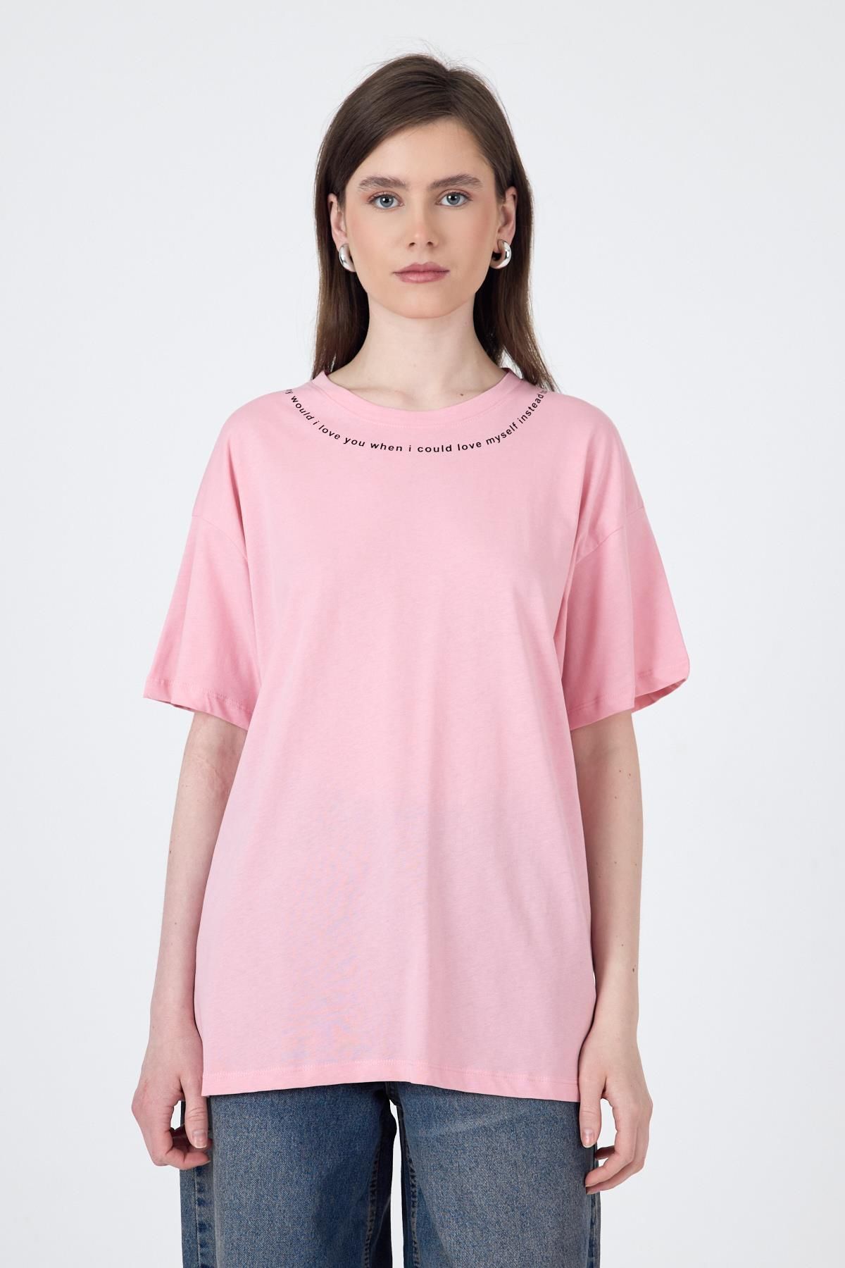 Rays Pembe Yaka Yazı Baskılı Oversize Pamuklu Tişört 2150-34M