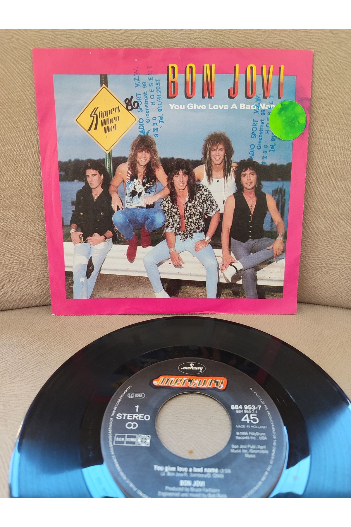 Plakperest BON JOVI - You Give Love A Bad Name 1986 Hollanda Basım 45 lik Plak 2.el
