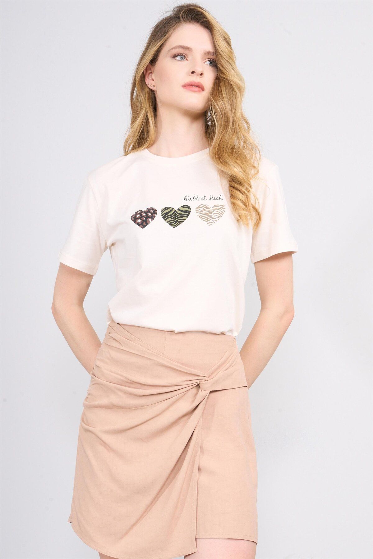 FİTHİT Çetinkaya Fithit 8318 Bisiklet Yaka 30/1 Compact Penye Süprem Baskılı T-shirt Koyu Krem