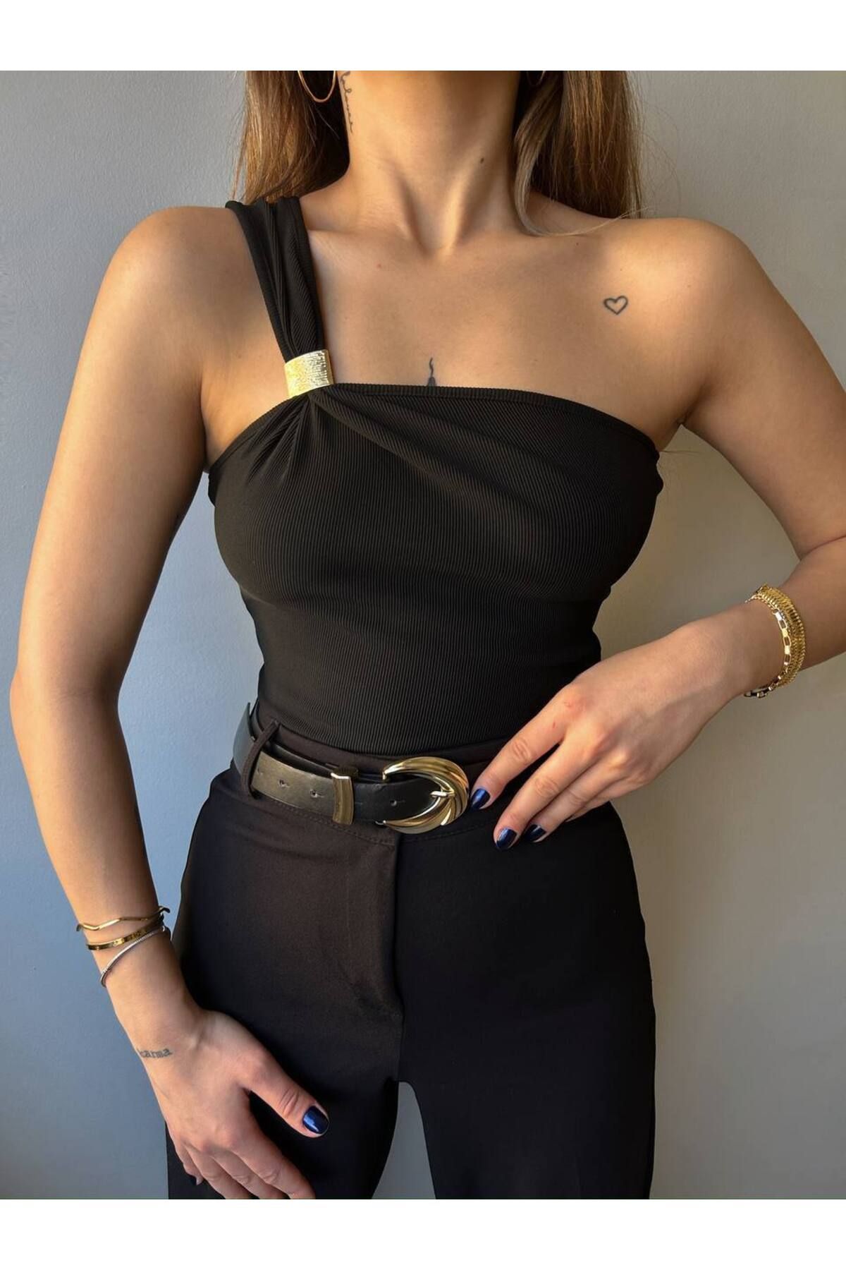 Lorinya Butik TEK OMUZ DÜŞÜK BLUZ