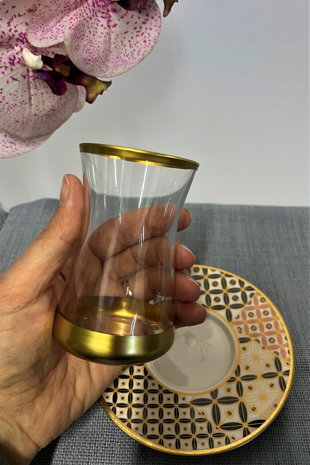 Paşabahçe PAŞABAHÇE HEYBELİ ÇAY BARDAKLI PORSELEN TABAKLI 12 PARÇA ÇAY TAKIMI