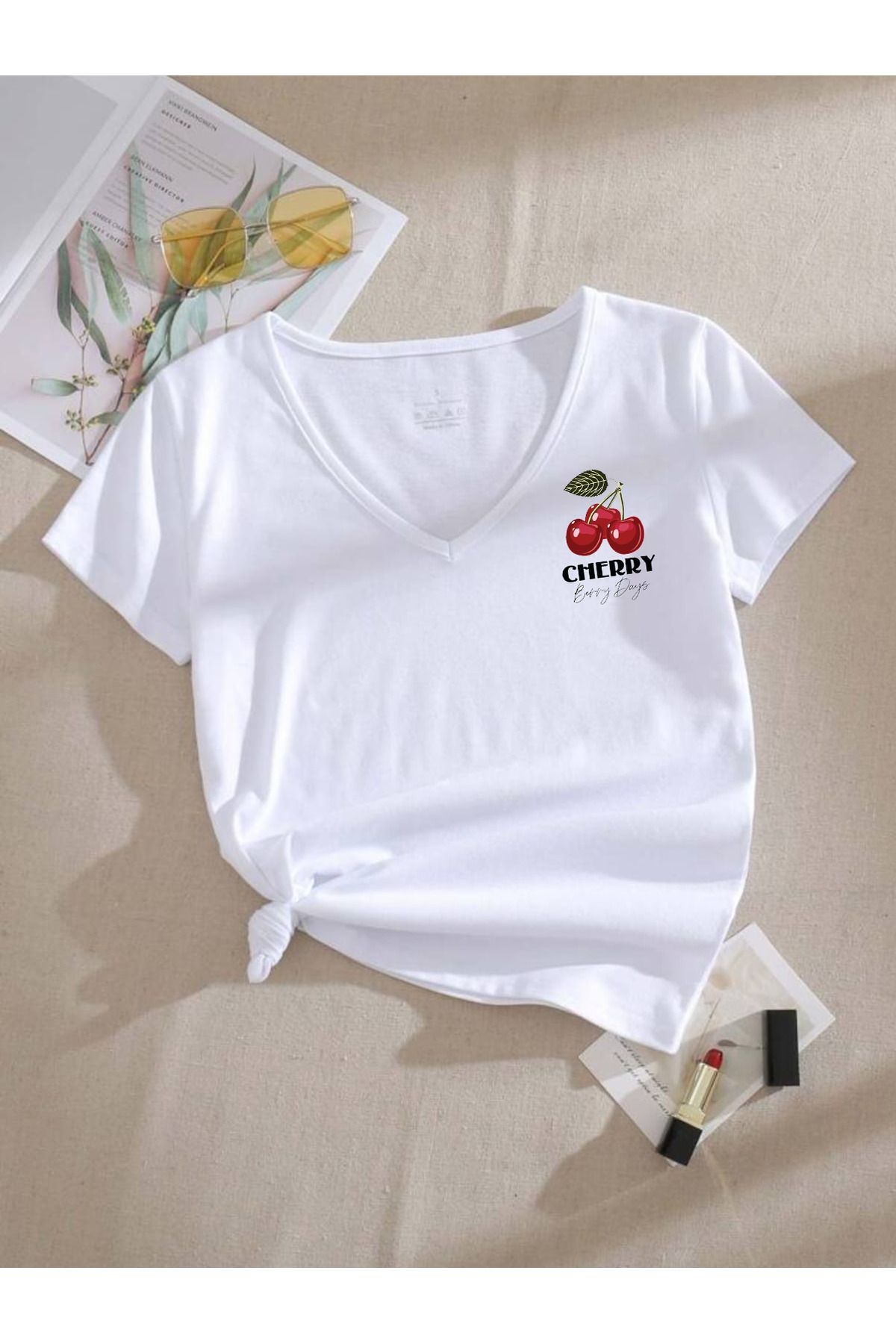 FAVORİST V Yaka (Cherry) Baskılı Yazlık Tshirt Regular Kalıp