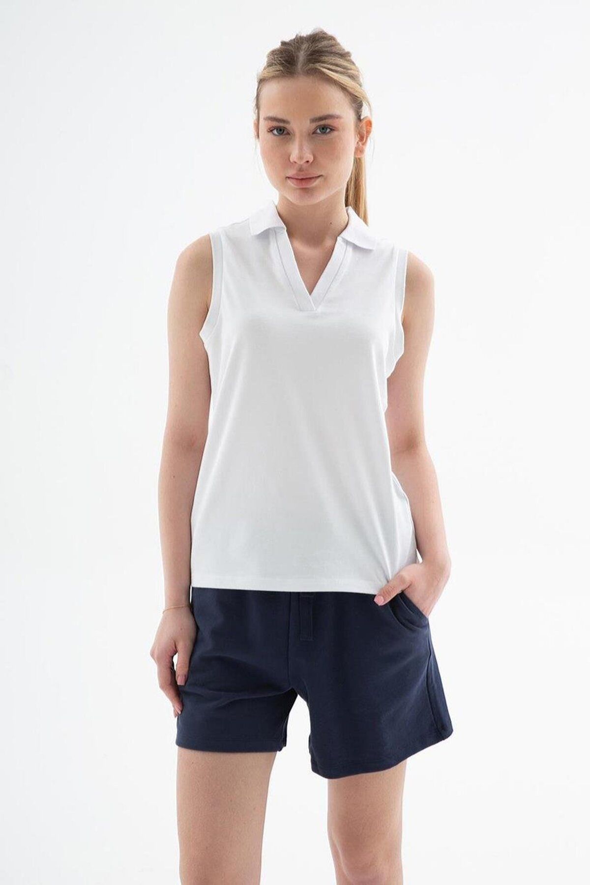 Nazen Giyim POLO YAKA KOLSUZ BEYAZ KADIN T-SHİRT 0516-2Y5